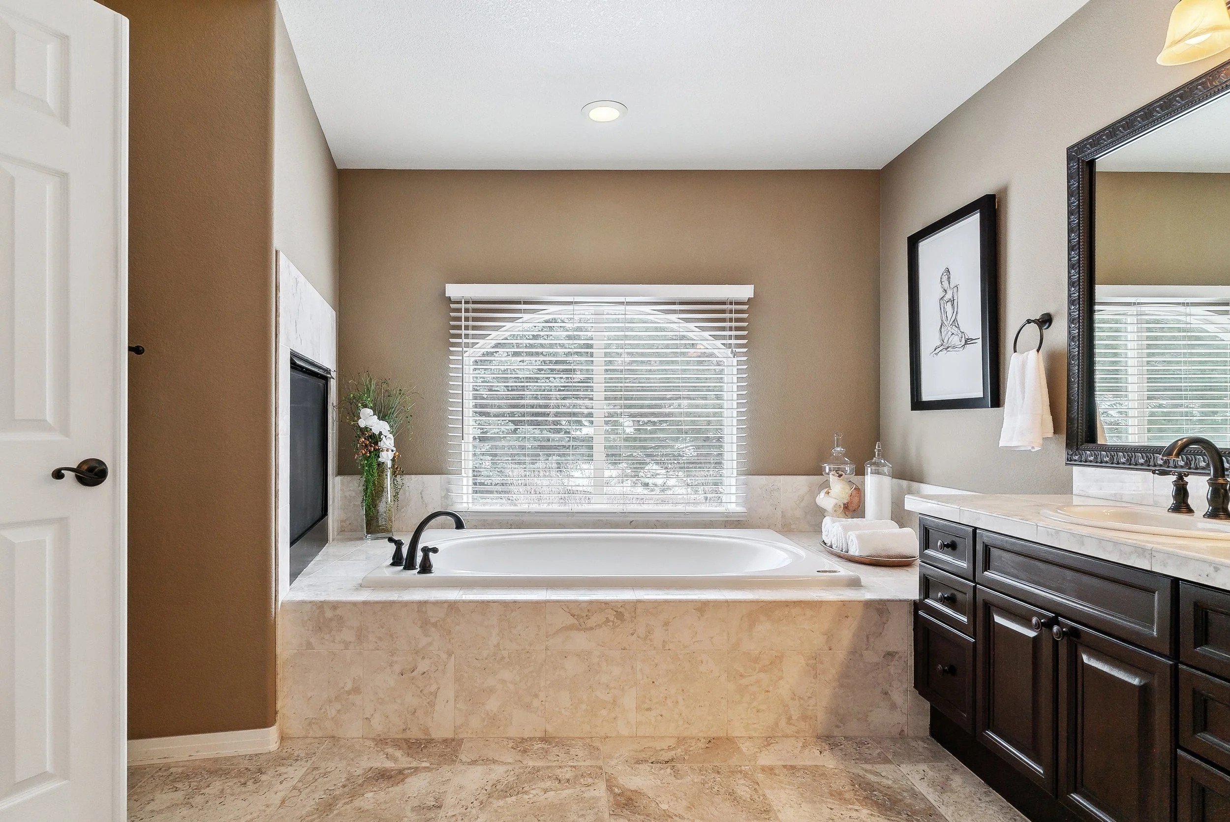 32-E Glasgow Cir-081.jpg