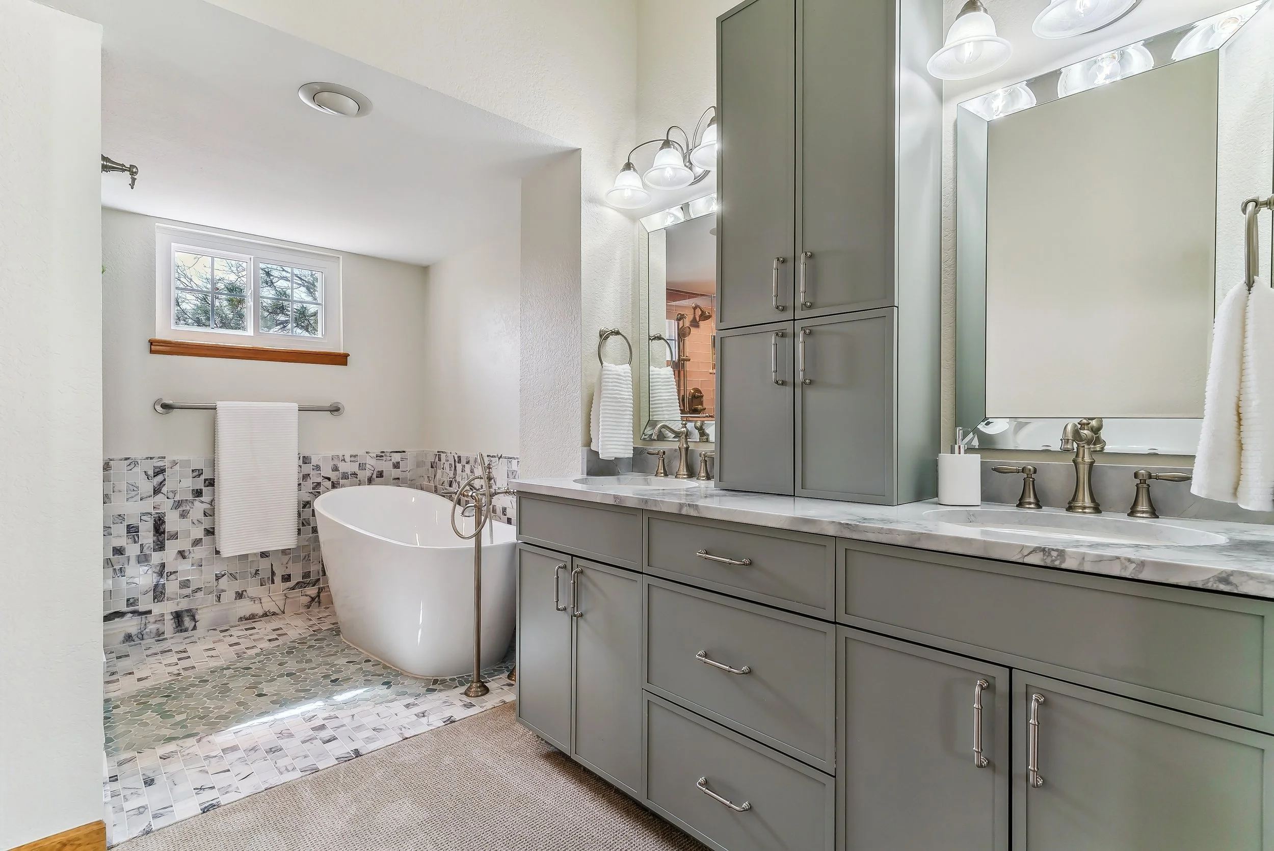 20-Remodeled Primary Bath.jpg