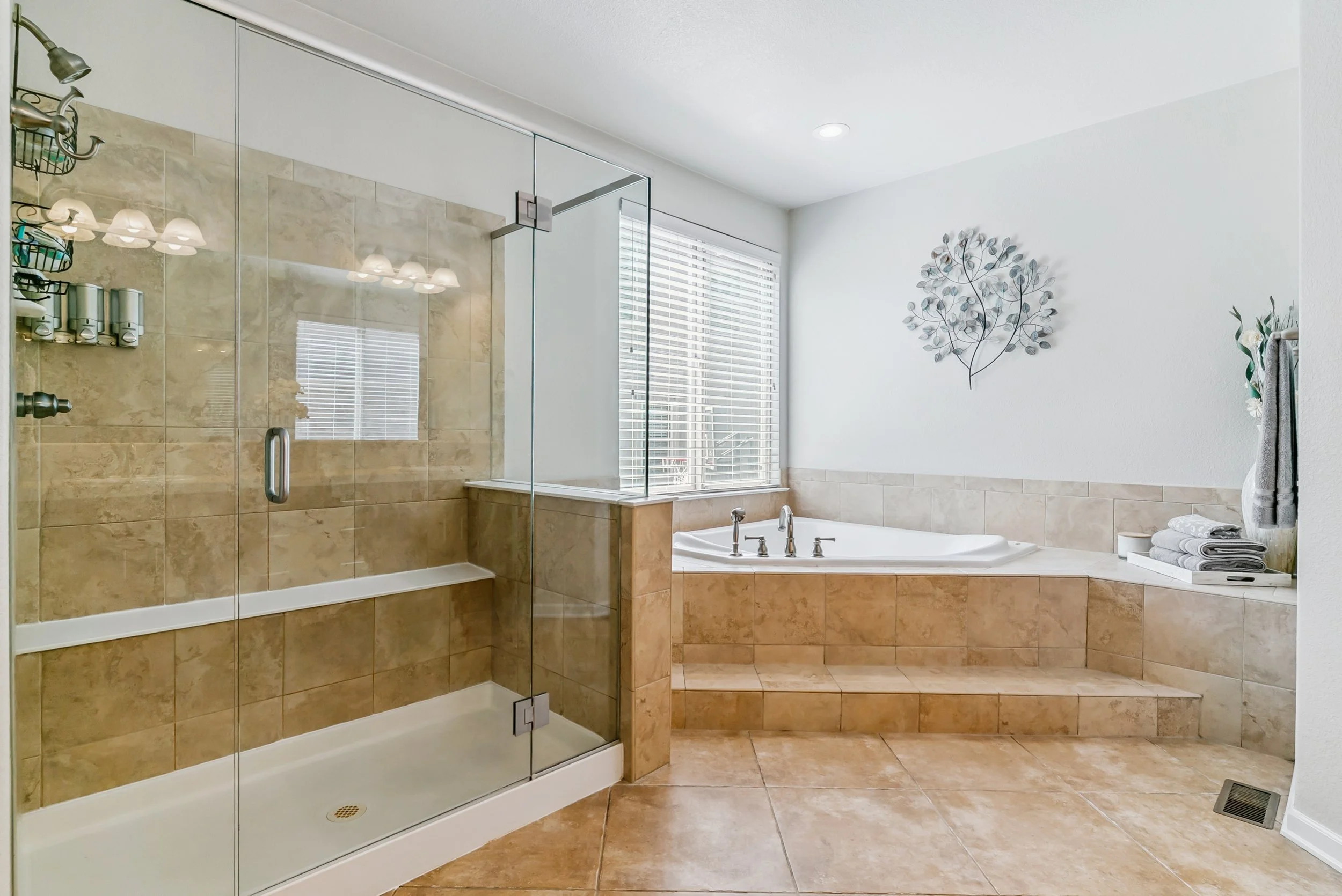 23-E Glasgow Pl-068.jpg