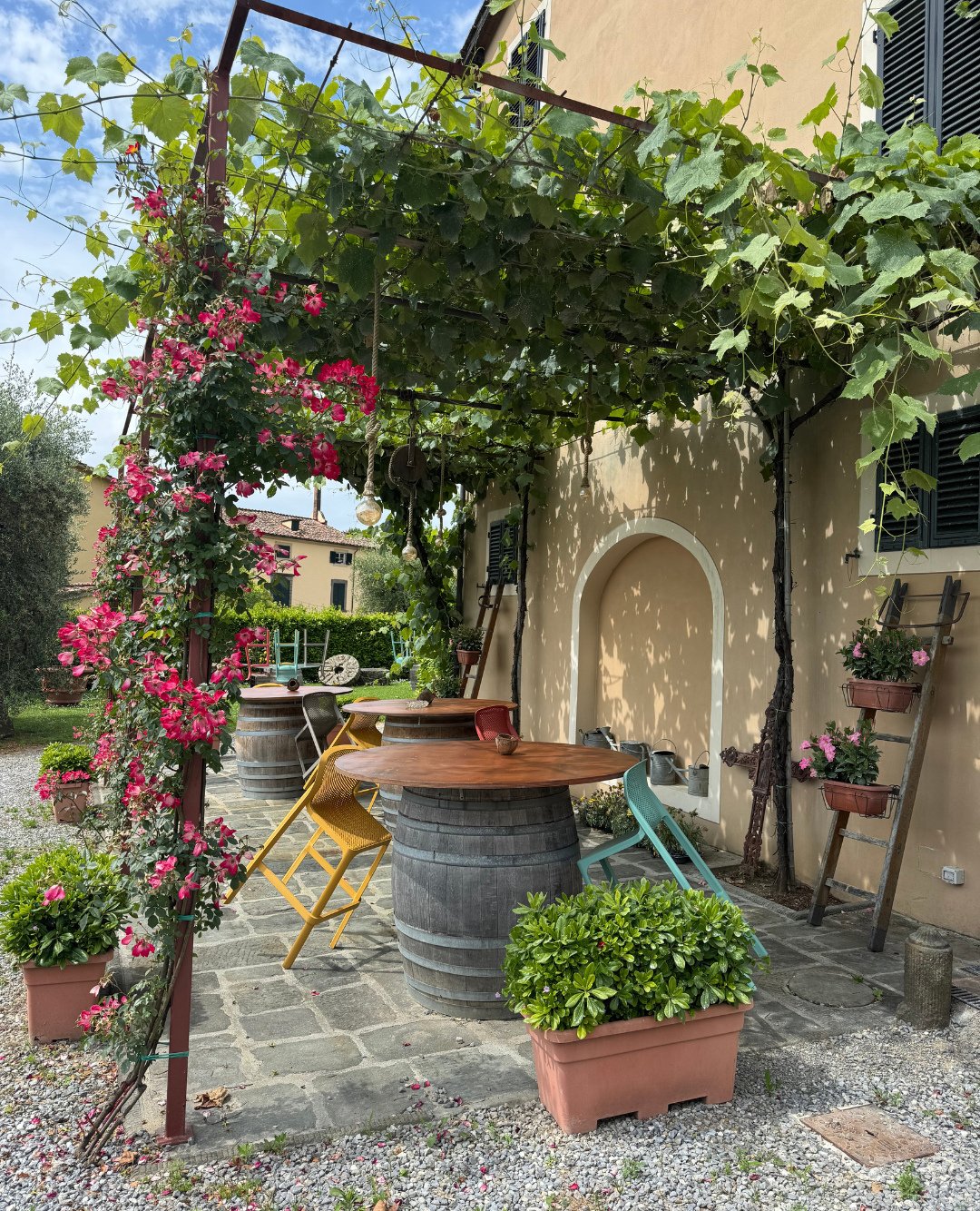 Plaster walls. Worn stone. Linen on linen. Everything dripping in marble. Italy reminded us why we&rsquo;ll always choose texture and quality and timeless materials over trends. Swipe to see more of why we are feeling so inspired by the Italian Count