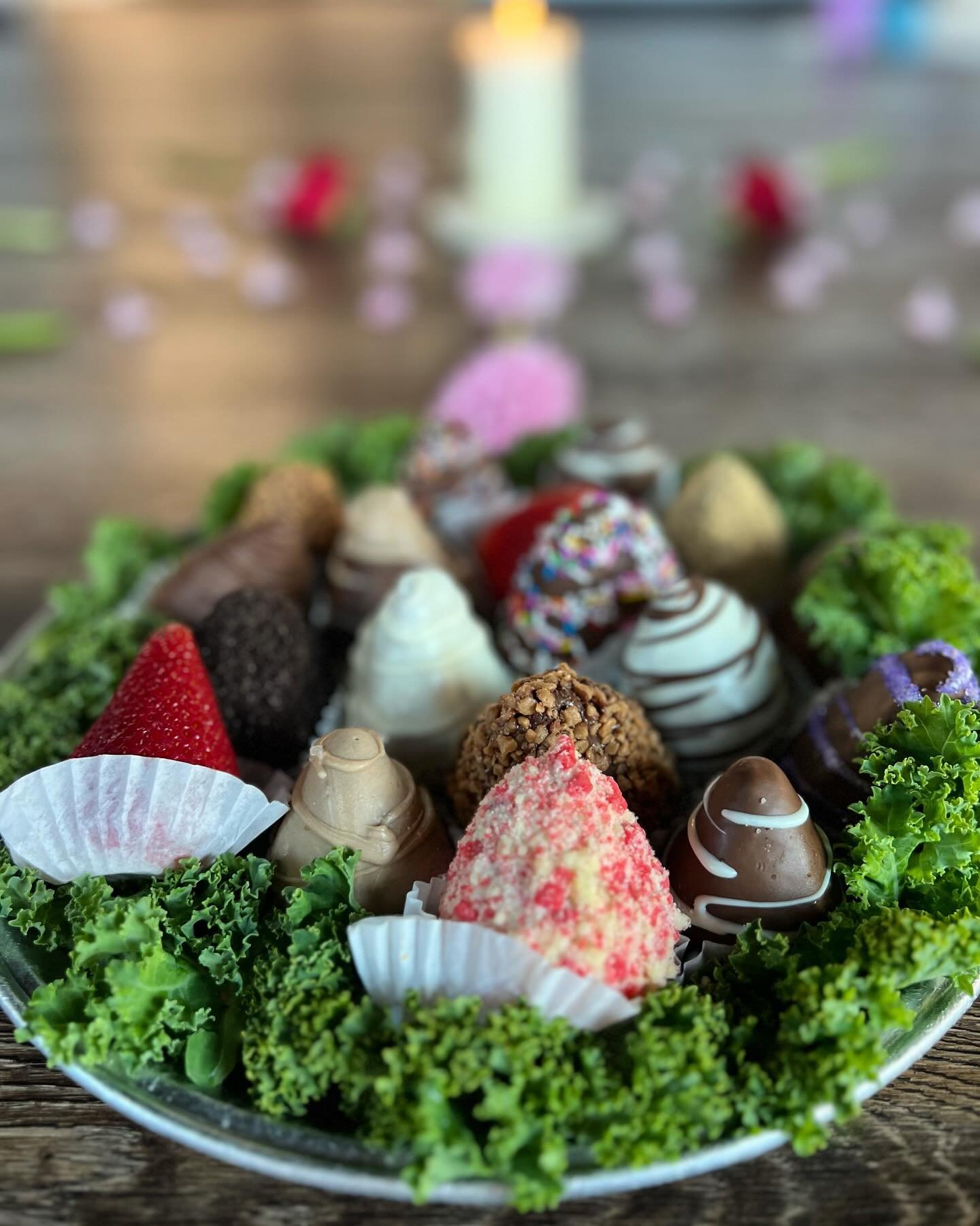 Tonight&rsquo;s moon circle was Yummy! Thank you @orchardberryarrangements for always making the best chocolate dipped strawberries! Tonight @mvmtyogacollective_ we indulged in pleasure and abundance 🍓