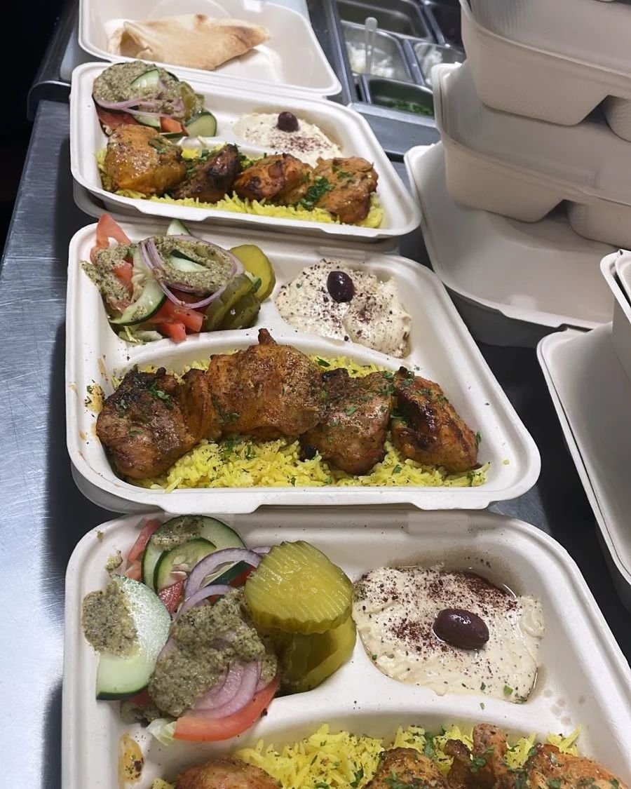 Lunch is served! 😋
Think of us for your next corporate event! 
#boxedmeal #corporatecatering 

#paloalto #paloaltolife #healthyfood #mediterraneanfood #realmediterraneankitchen #realproducemarket #hummus #bayareaeats #santaclaracounty #mountainview 