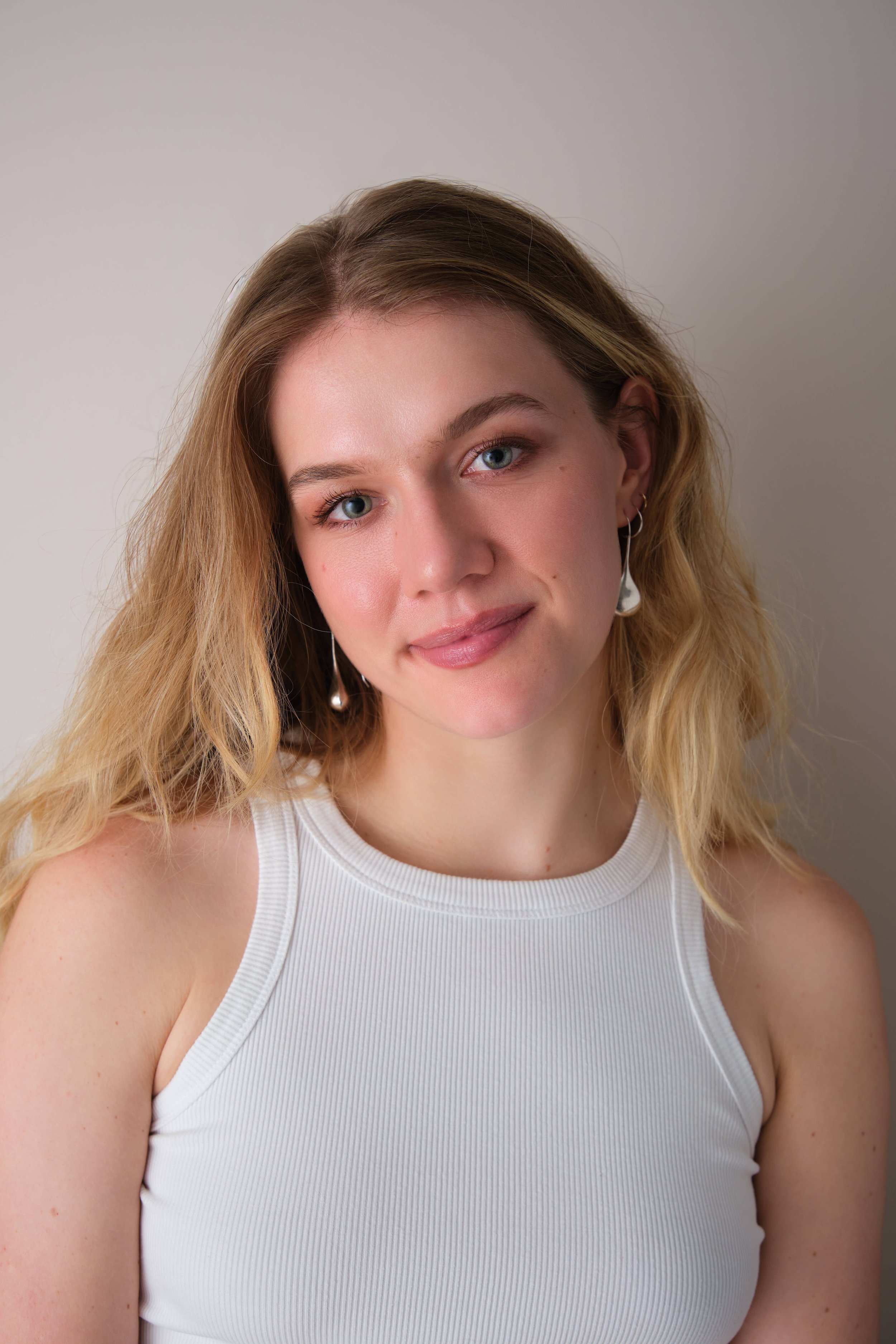 Hannah_Headshots_0415 5.jpg