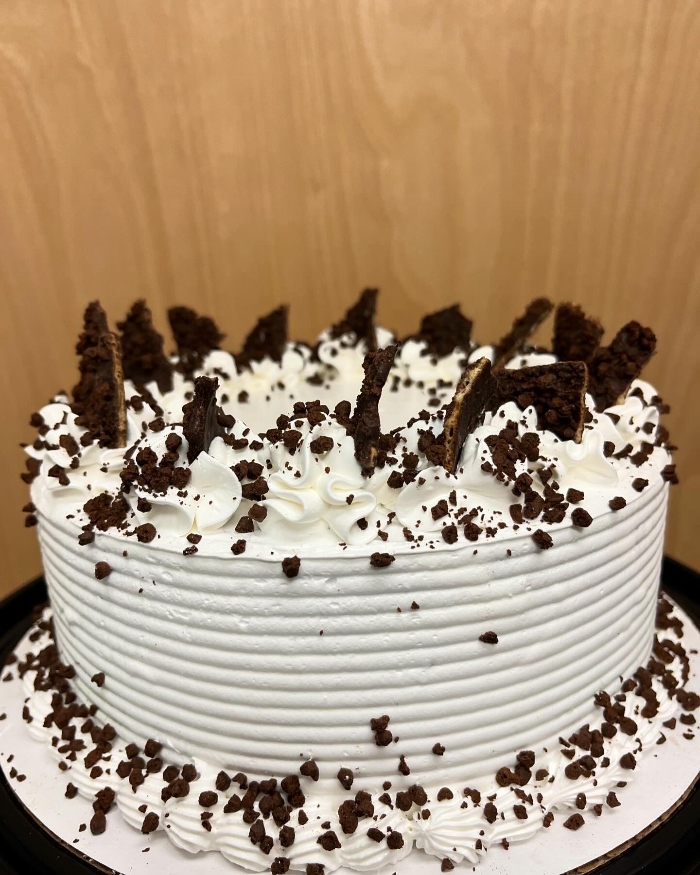 Forgot to order an ICE CREAM CAKE for your celebration? No worries, we&rsquo;ve got you covered! We&rsquo;re stocked up on cakes in our grab &lsquo;n go freezer. We&rsquo;ve got plenty of pies, sandwiches, sliders, and cake cups too!
⠀⠀⠀⠀⠀⠀⠀⠀⠀⠀⠀⠀⠀⠀⠀⠀