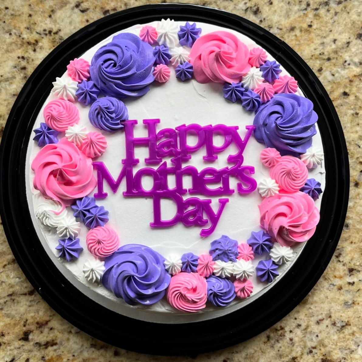 We&rsquo;re stocked up on ICE CREAM CAKES for Mother&rsquo;s Day! They&rsquo;re creamy, delicious, and almost as sweet as Mom!
⠀⠀⠀⠀⠀⠀⠀⠀⠀⠀⠀⠀⠀⠀⠀⠀⠀⠀
Come on by!
🌷Sun: Noon-9pm
🌷Mon-Thur: 1pm-9pm
🌷Fri: 1pm-10pm
🌷Sat: Noon-10pm

⠀⠀⠀⠀⠀⠀⠀⠀⠀⠀⠀⠀⠀⠀⠀⠀⠀⠀ 
⠀⠀