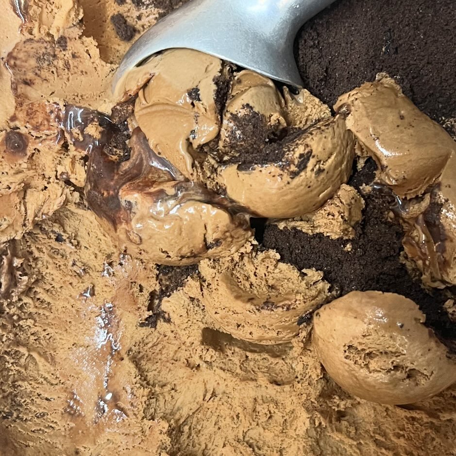 MUD PIE! Mocha ice cream with thick swirls of chocolate fudge and chocolate cookie crumbles. 
⠀⠀⠀⠀⠀⠀⠀⠀⠀⠀⠀⠀⠀⠀⠀⠀⠀⠀
Come on by!
🌷Sun: Noon-9pm
🌷Mon-Thur: 1pm-9pm
🌷Fri: 1pm-10pm
🌷Sat: Noon-10pm
Or get it delivered with DoorDash! 

⠀⠀⠀⠀⠀⠀⠀⠀⠀⠀⠀⠀⠀⠀⠀⠀⠀⠀ 