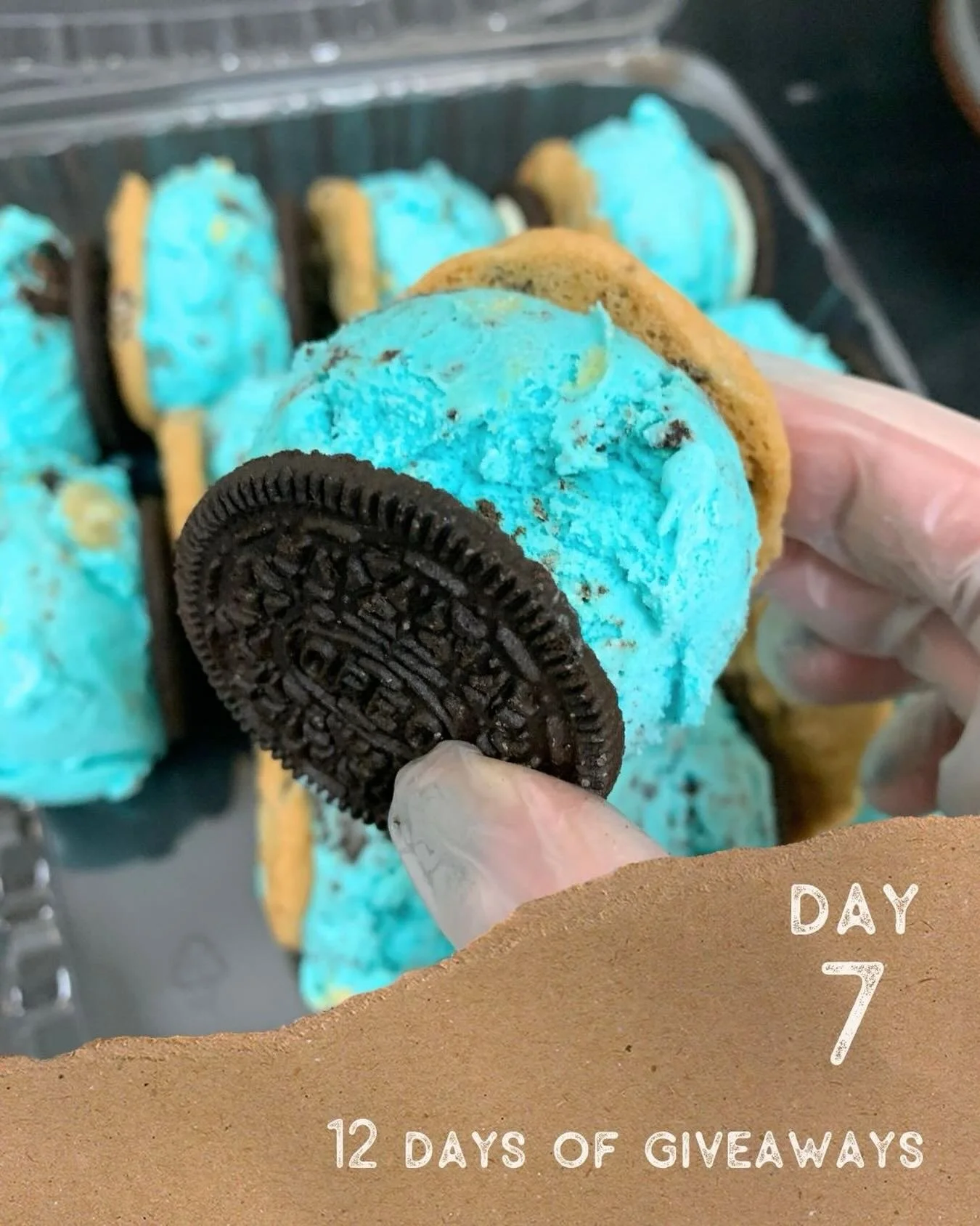 🎄12 DAYS OF GIVEAWAYS: DAY 7🎄
⠀⠀⠀⠀⠀⠀⠀⠀⠀ 
For Day 7 (Dec 16), one lucky person will win a pack of our Ice Cream Sliders! These mini ice cream sandwiches will surely be a hit at any holiday party! Choose from Chocolate Chip, Oreo or Monster Sliders! 