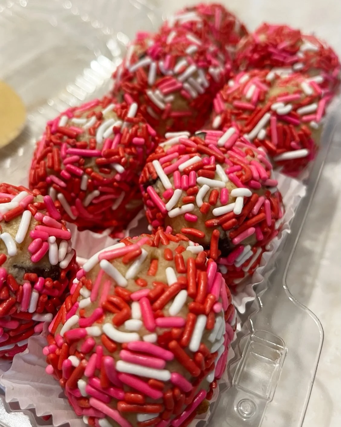 Love at first bite. ❤️COOKIE DOUGH BITES🩷 
(Our edible cookie dough contains no egg and is made with heat-treated flour so you can enjoy them without any worries!)

⠀⠀⠀⠀⠀⠀⠀⠀⠀⠀⠀⠀⠀⠀⠀⠀⠀⠀ 
⠀⠀⠀⠀⠀⠀⠀⠀⠀⠀⠀⠀⠀⠀⠀⠀⠀⠀
⠀⠀⠀⠀⠀⠀⠀⠀⠀⠀⠀⠀⠀⠀⠀⠀⠀⠀
⠀⠀⠀⠀⠀⠀⠀⠀⠀⠀⠀⠀⠀⠀⠀⠀⠀⠀

Come o