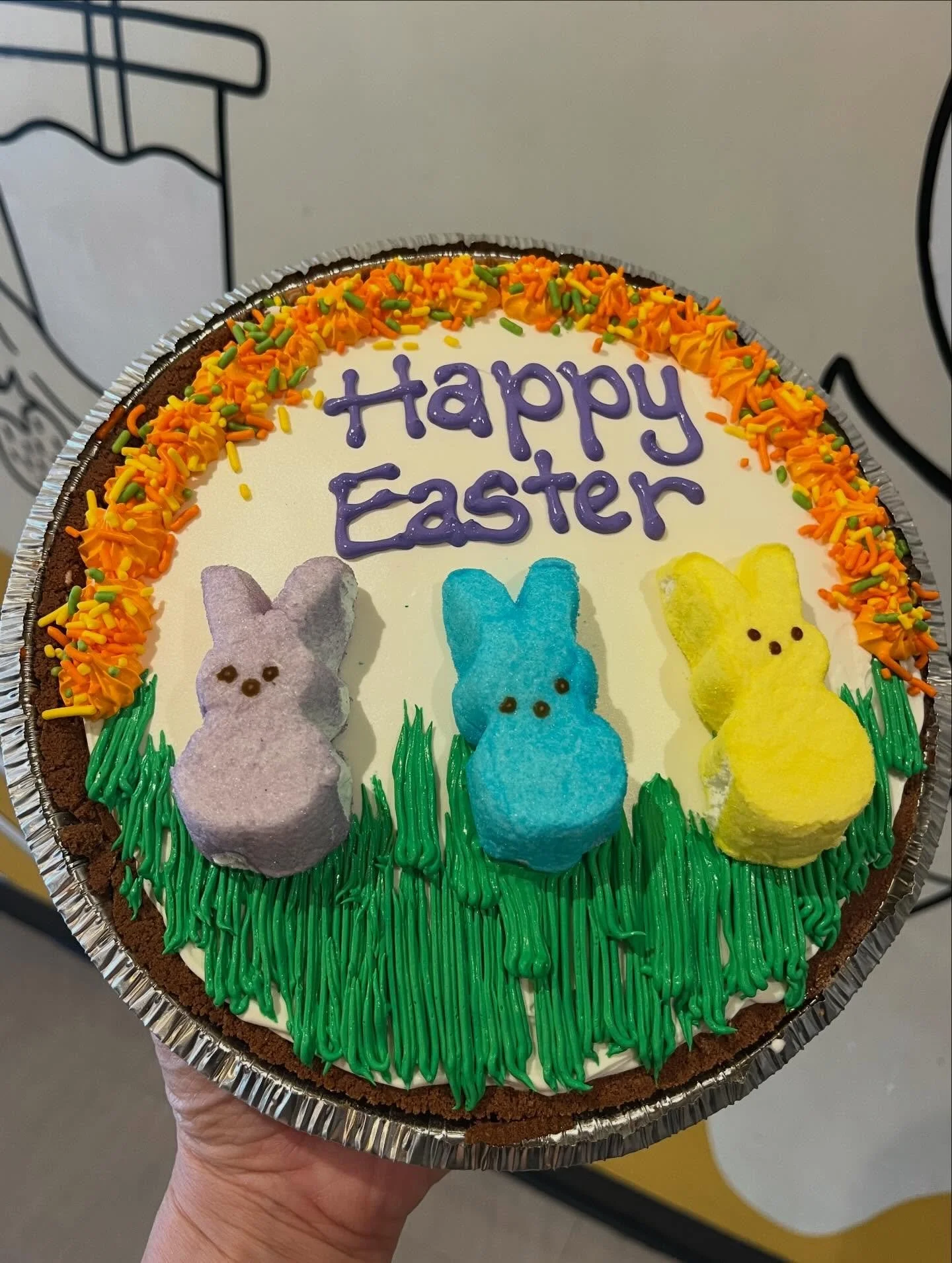 🌸 Hop into spring with our Easter ICE CREAM PIE! 🥧 Filled with creamy ice cream on a crunchy crust, it&rsquo;s the perfect treat to share with loved ones. Plus, it&rsquo;s a real showstopper on the holiday table! Get yours now and make this Easter 