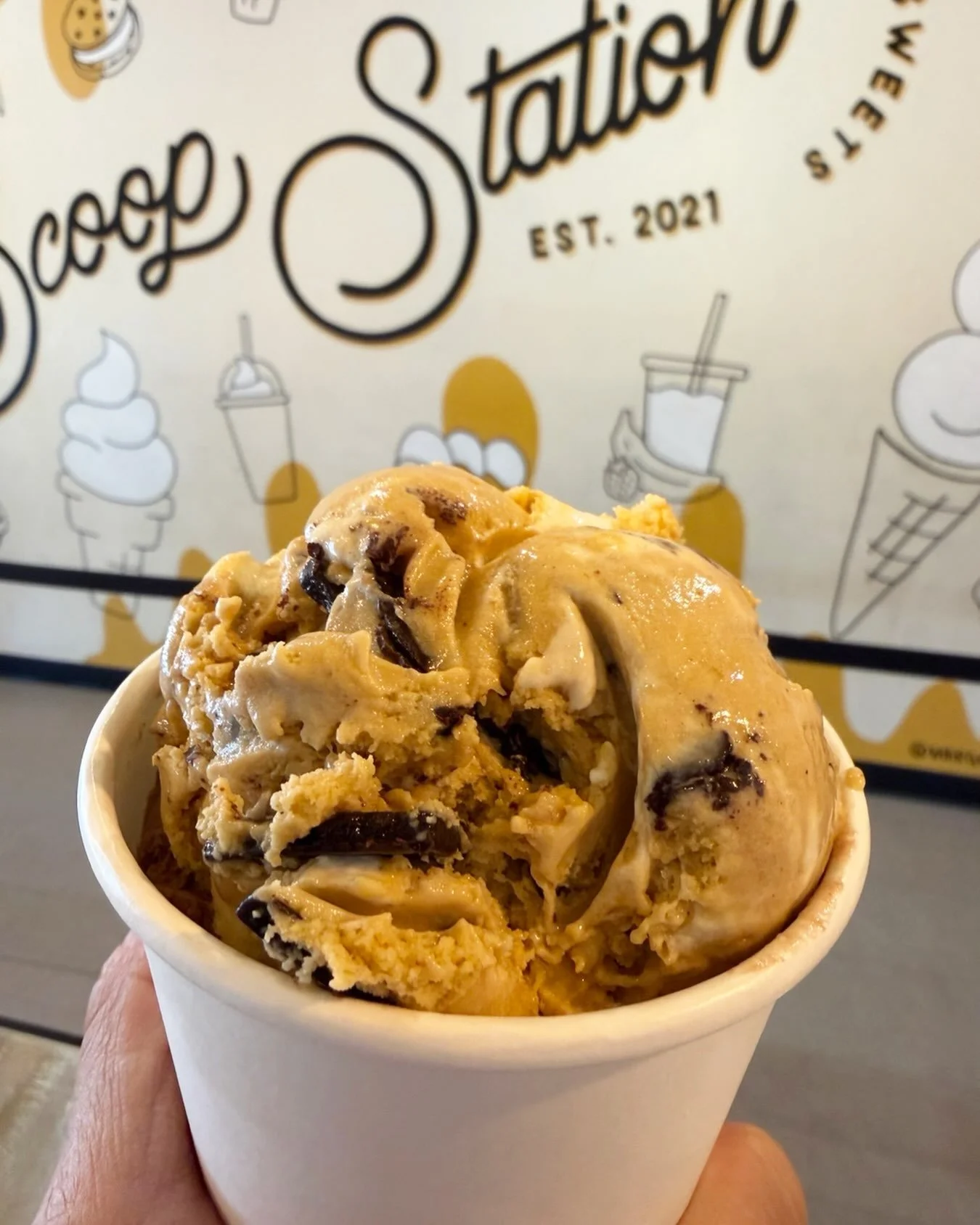 TIME TO GET COZY ON THIS RAINY DAY
⠀⠀⠀⠀⠀⠀⠀⠀⠀⠀⠀⠀⠀⠀⠀⠀⠀⠀ 
Bring the campfire vibes indoors with CAMPFIRE S&rsquo;MORES ! 🏕️🍫
⠀⠀⠀⠀⠀⠀⠀⠀⠀⠀⠀⠀⠀⠀⠀⠀⠀⠀ 
✨ Graham cracker ice cream
🍫 Loaded with chocolate chunks
🤍 Swirled with gooey marshmallow
⠀⠀⠀⠀⠀⠀⠀⠀⠀⠀⠀⠀⠀