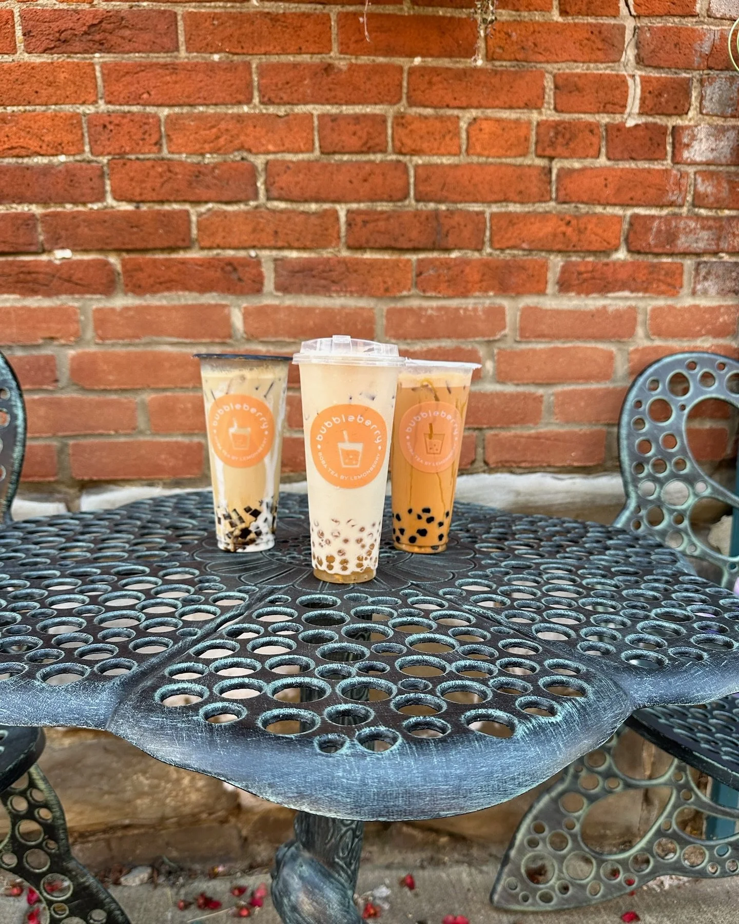 Fall in love with autumn vibes and our fabulous fall boba drinks🍁🧋🤗

-
-
-
-
-
-
-
#reels #explorepage #viral #bubbleberry #boba #bobatea #SipAndShare #bobalovers #BubbleTeaNearMe #barista #cafe #tea #beverage #ohio