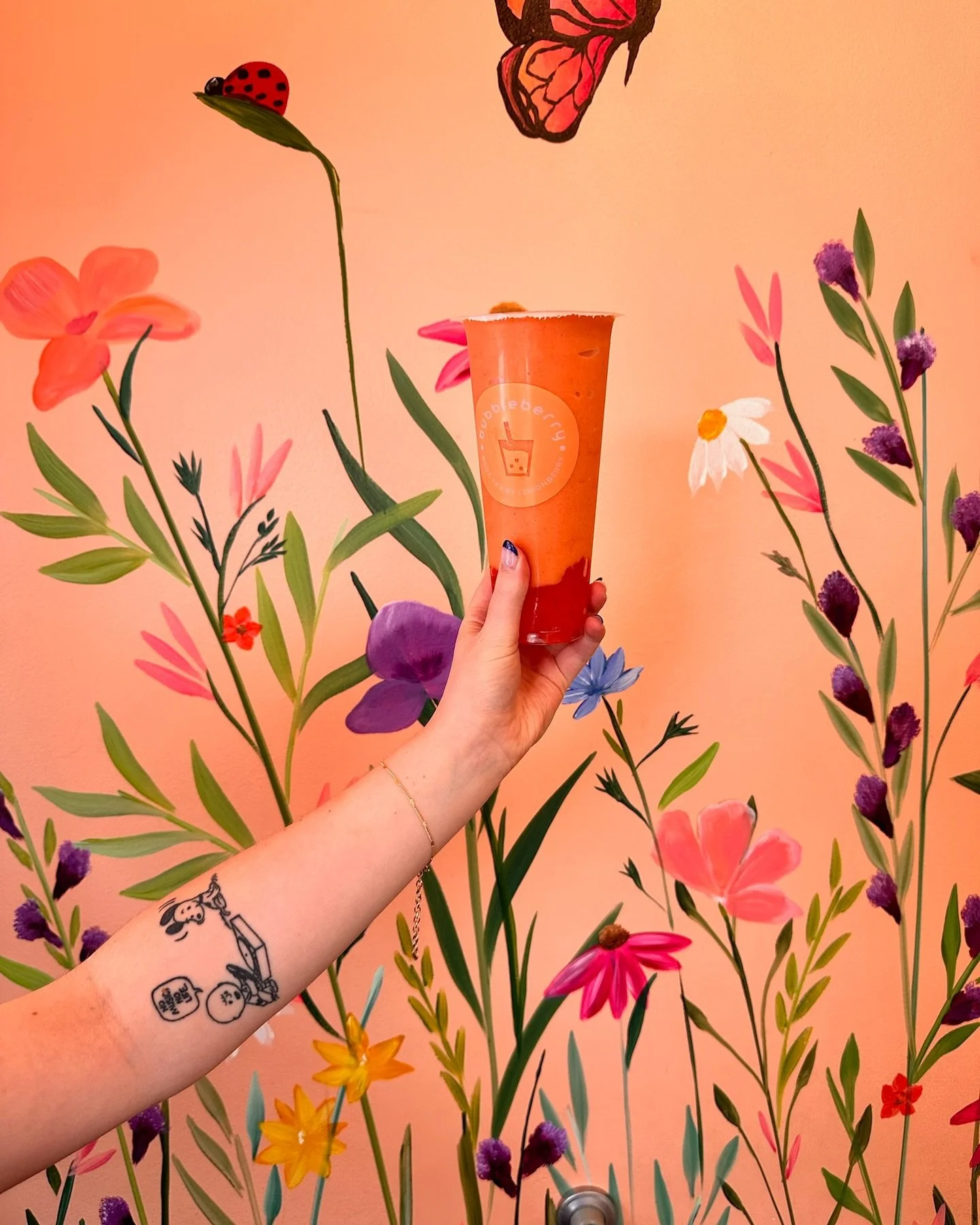 Simple, but yet so beautiful 😍✨

-
-
-
-
-
-
-
#reels #explorepage #viral #bubbleberry #boba #bobatea #SipAndShare #bobalovers #BubbleTeaNearMe #barista #cafe #tea #beverage #ohio