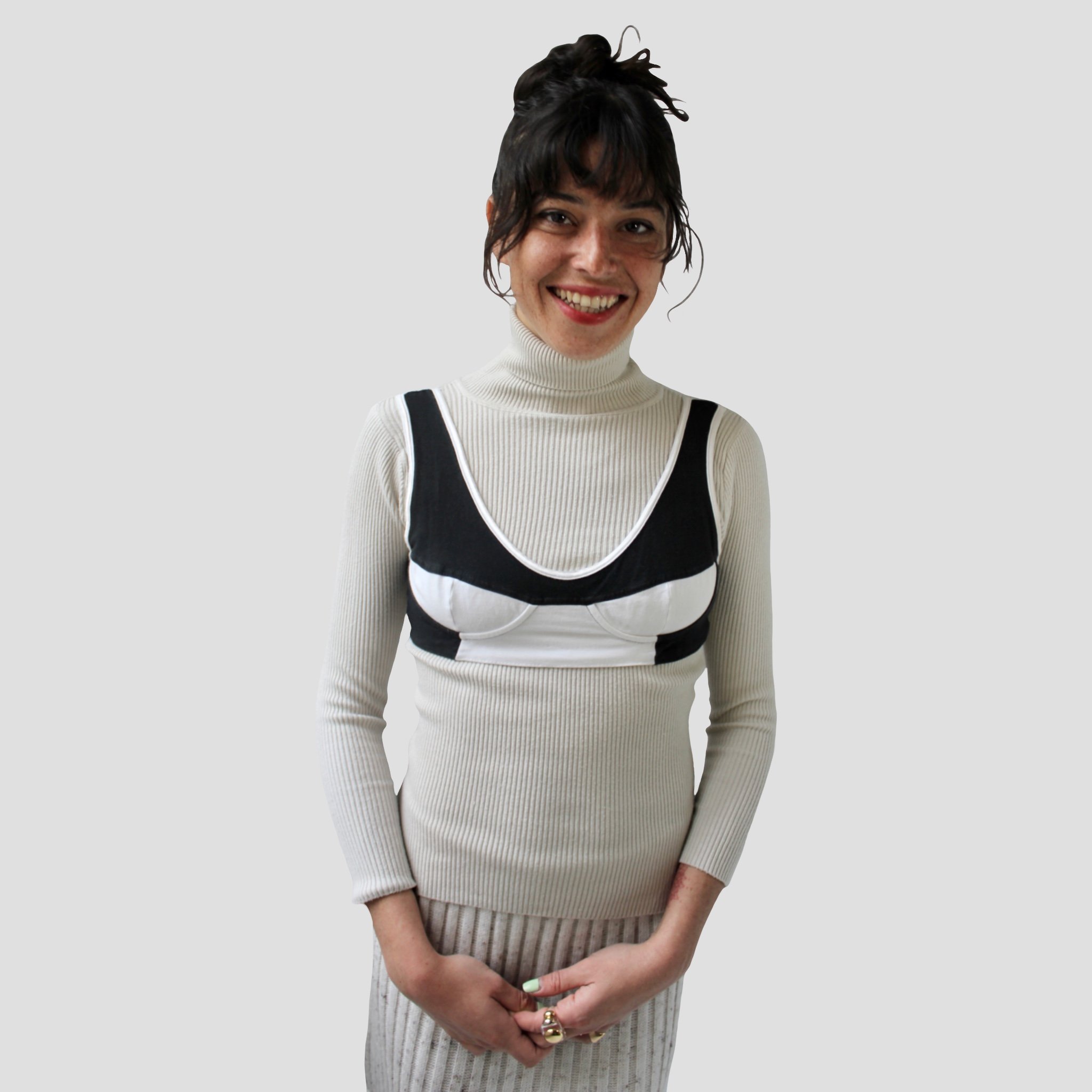 upcycling vintage vêtements top maille creme beige ecru col roulé noir blanc empiecement crochet bandeau couture mode fashion seconde-main pull vente produit shooting