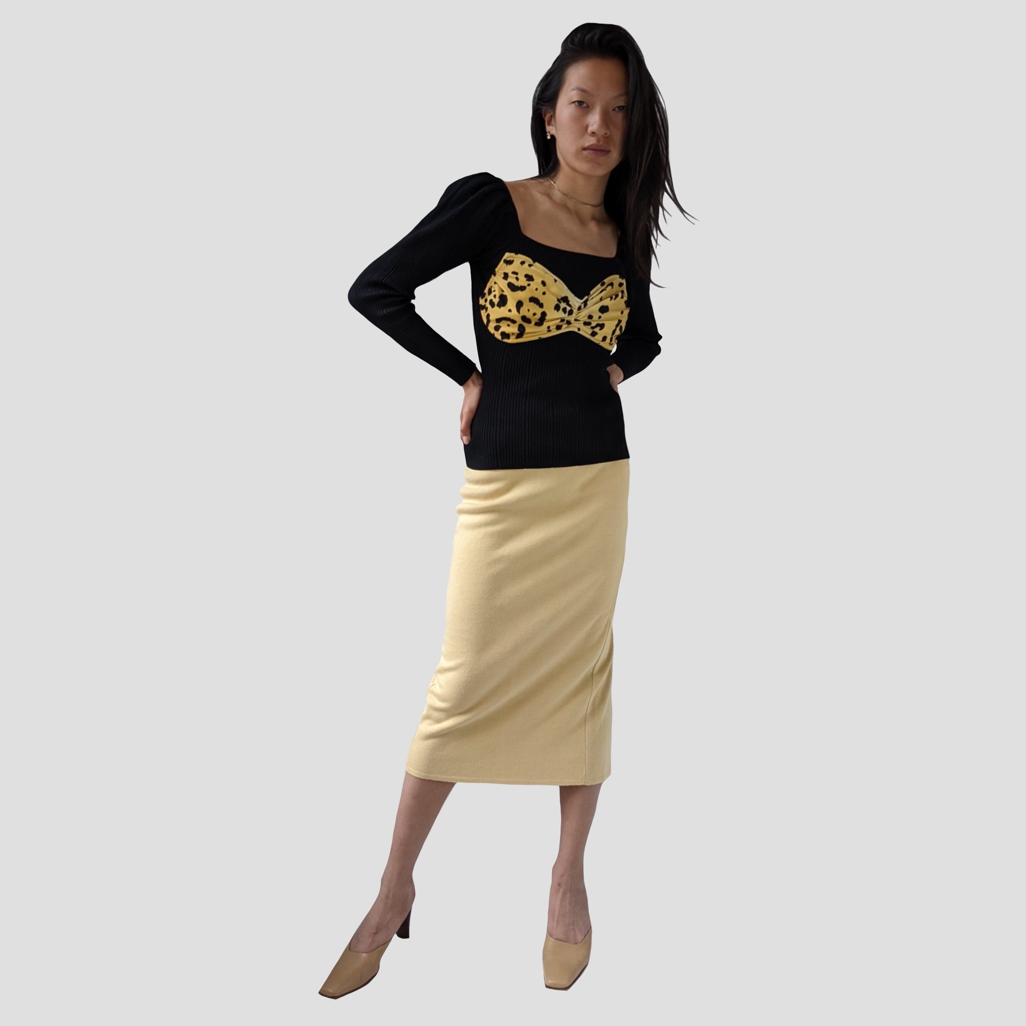upcycling vintage vetements top look noir jaune leopard mode fashion seconde-main vente produit shooting