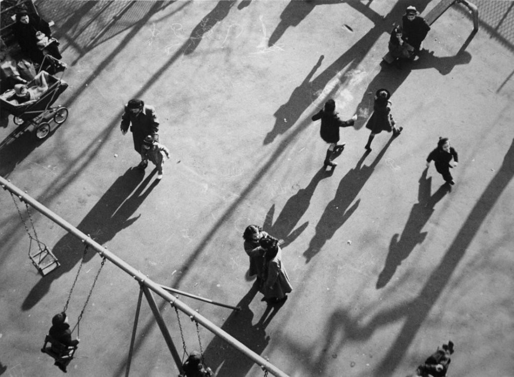 andre-kertesz-window-views-03-1024x751.jpg