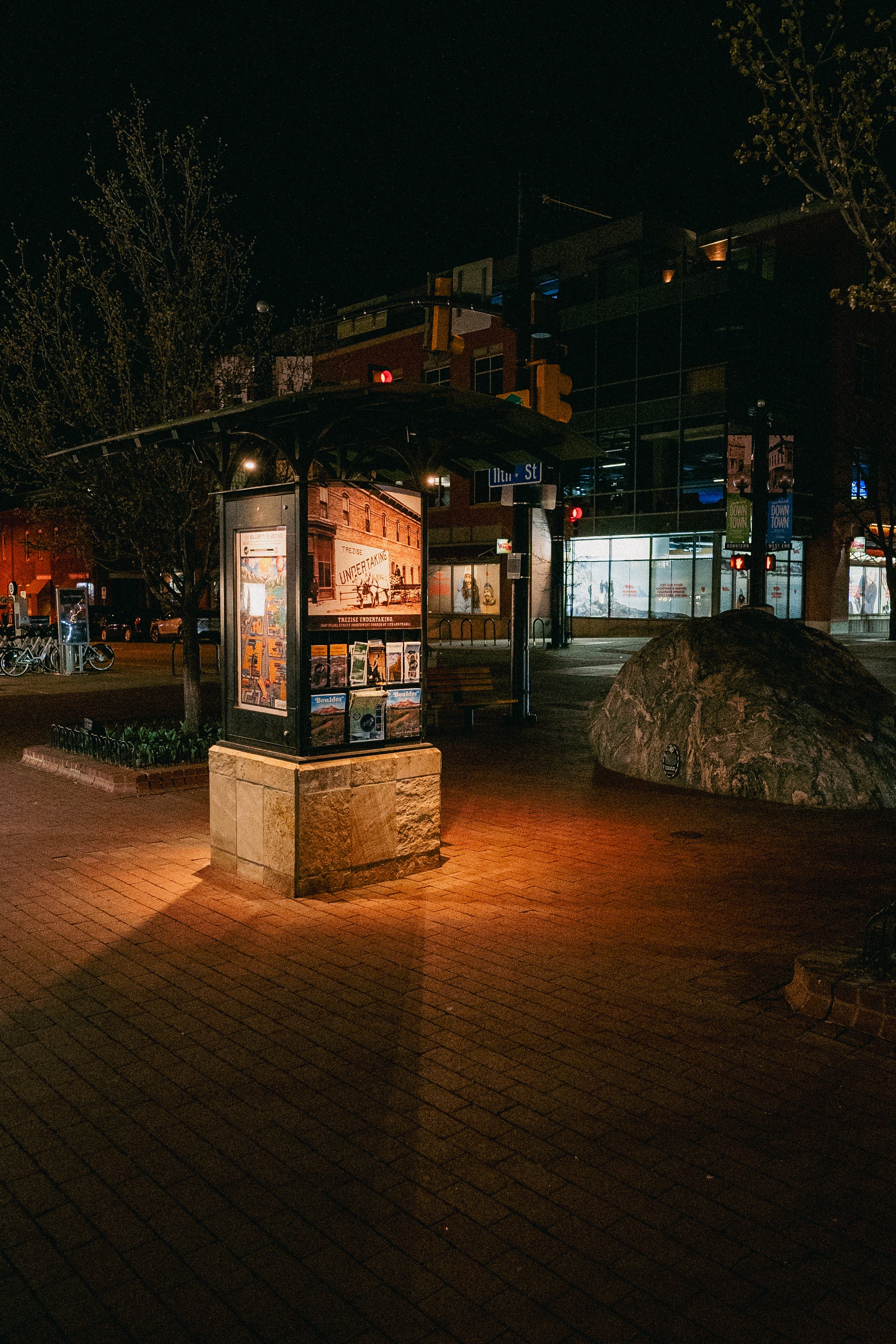 SS: 1/100, f/2.8, ISO 1600