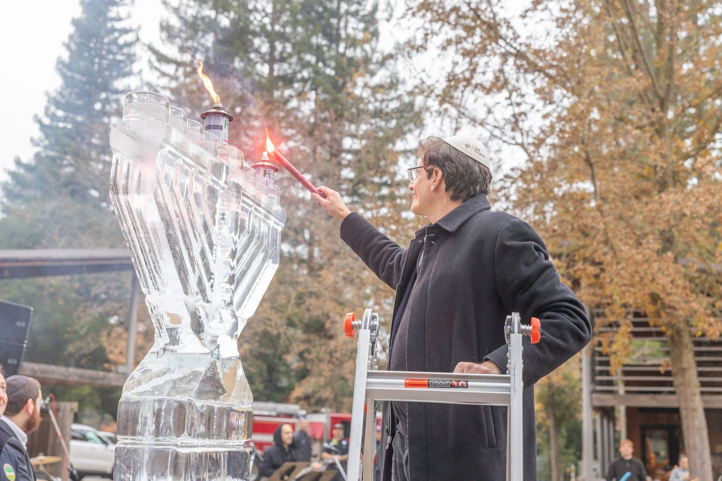 HanukkahFestivalatPortolaValleyTownCenter-2-9.jpg