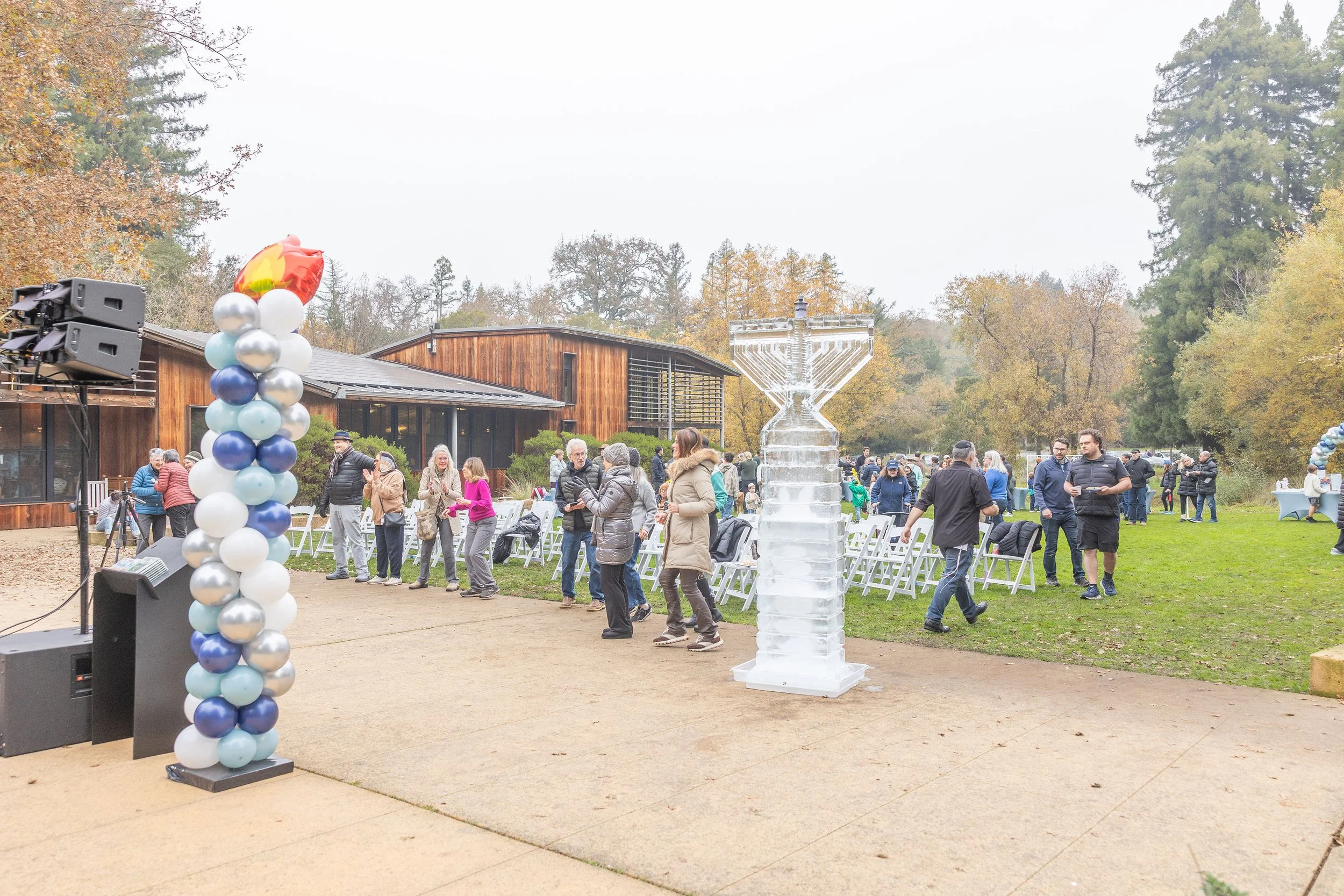 HanukkahFestivalatPortolaValleyTownCenter-8374.jpg