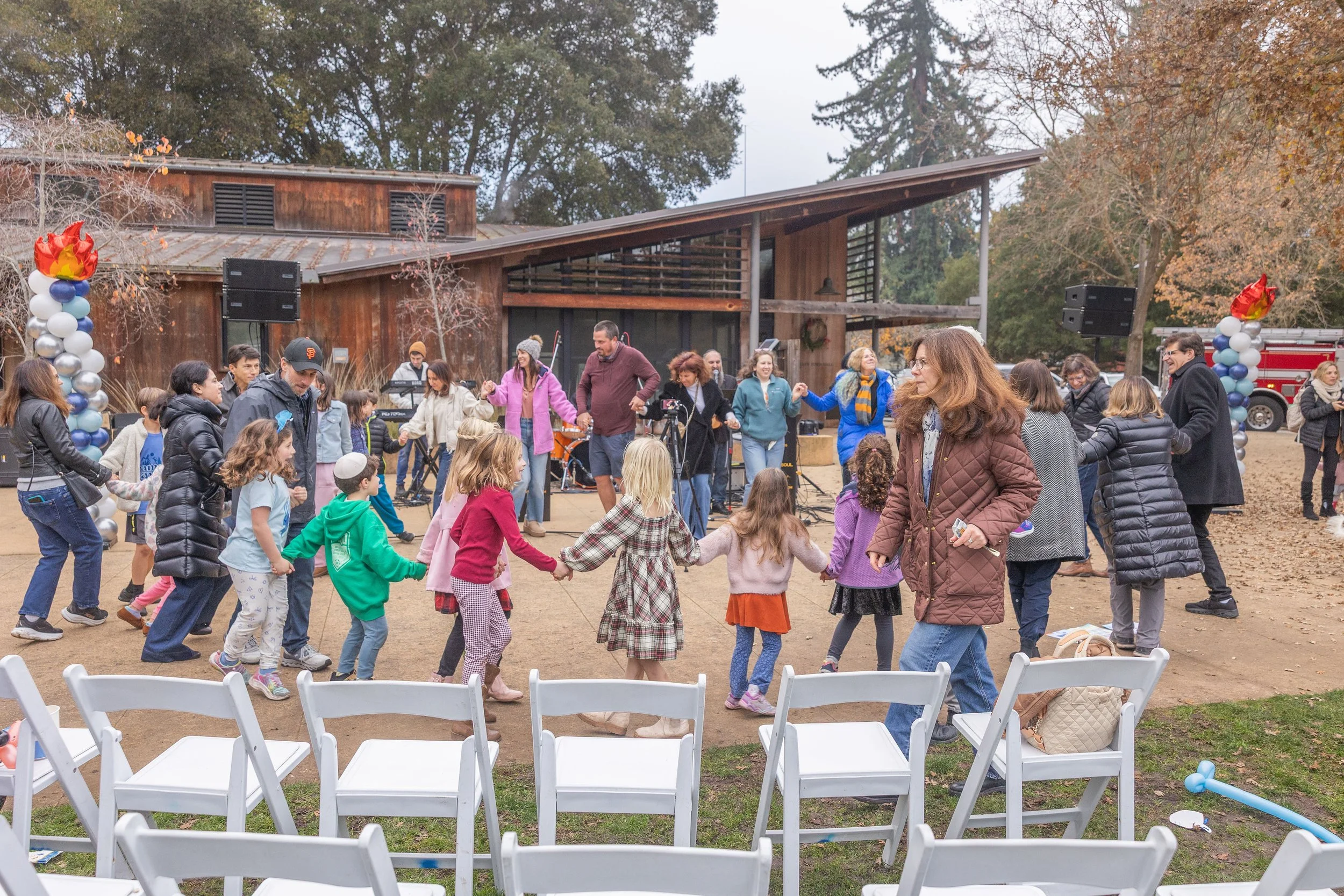 HanukkahFestivalatPortolaValleyTownCenter-2-30.jpg