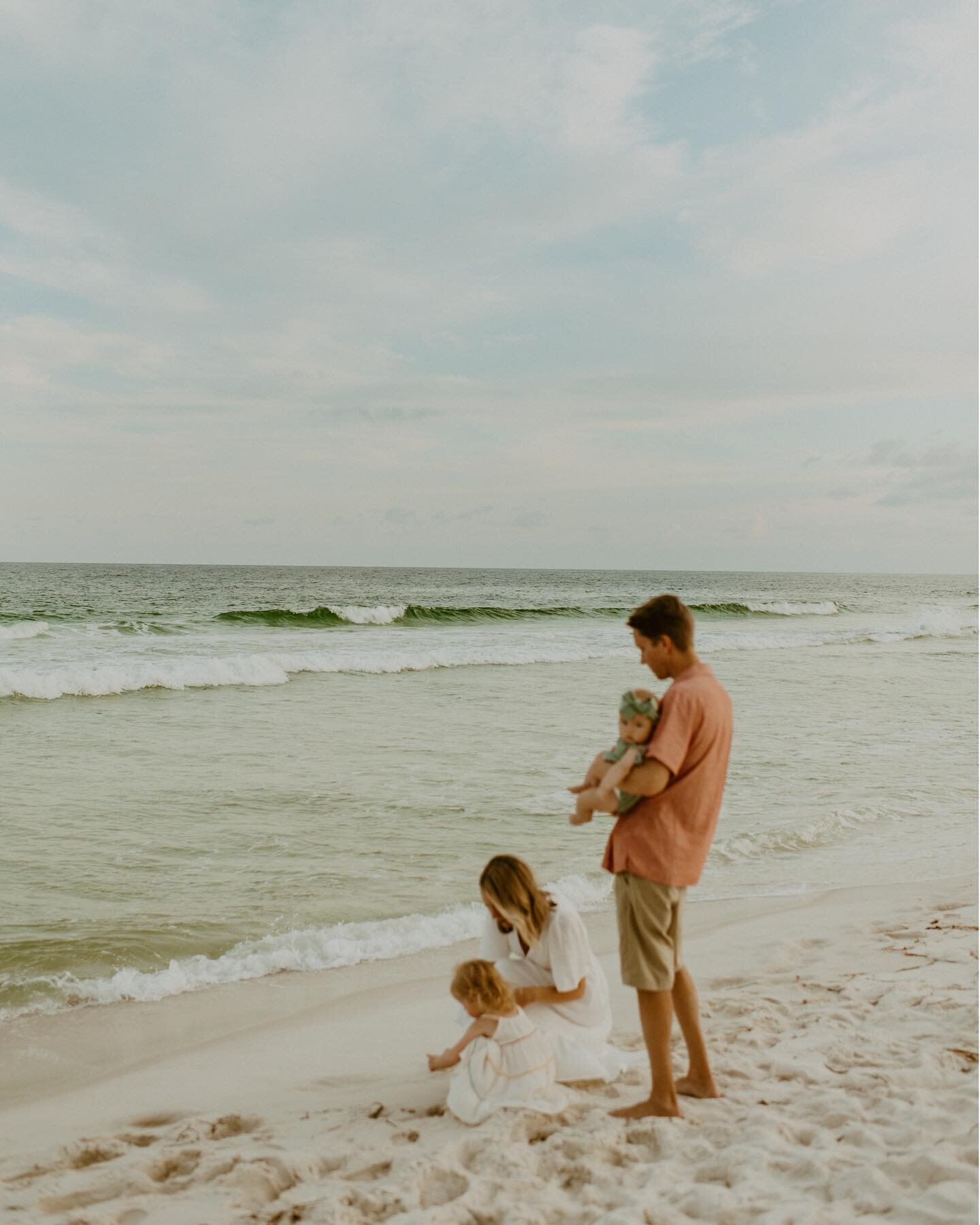 This session hit home for me 😍

This sweet mom was my last patient I took care of as an OB nurse and to take care of her and her sweet babe and THEN take their photos 🥺 
UGH life is so good🙌🏼

** full consent was given for this post