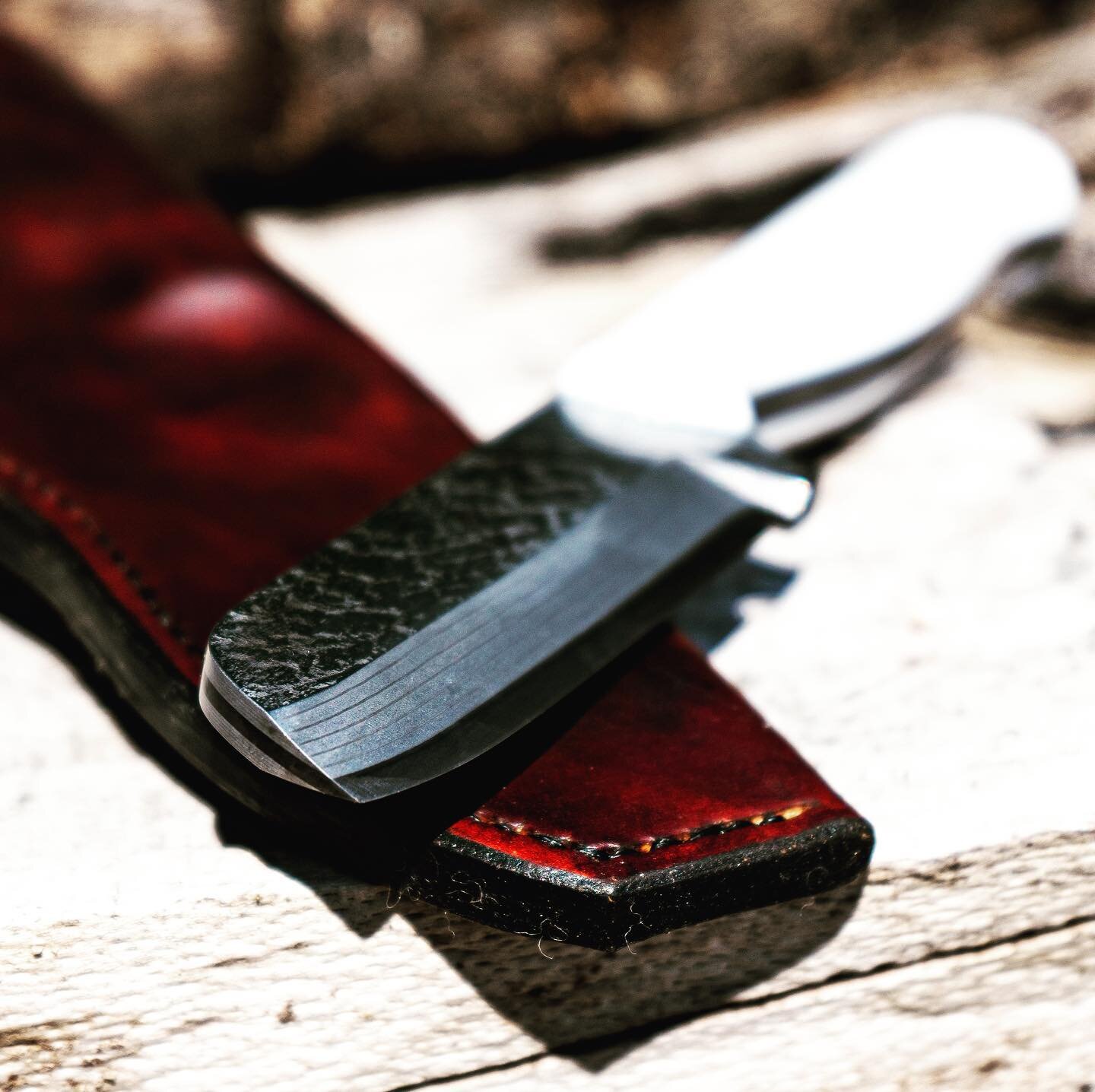 In love with this @marmajuke_creations 😍 hand made in the UK to the highest standard.

#knife #knives #knivesofinstagram #hunting #madeinbritain #handmade #knivesout #knifeporn #knifelife #knifenut #stalking #uk #england #marmajukecreations #sharp #