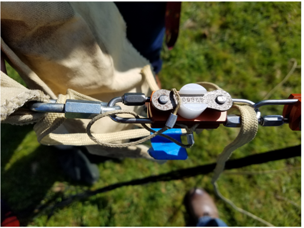 Pyrotechnic tender descenders used to deploy the main parachute