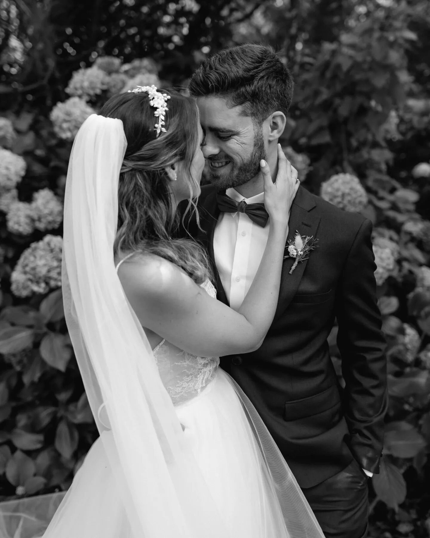 Jana + Marc in black &amp; white, mixed with some 🌞, some ⚡and a whole lot of love!