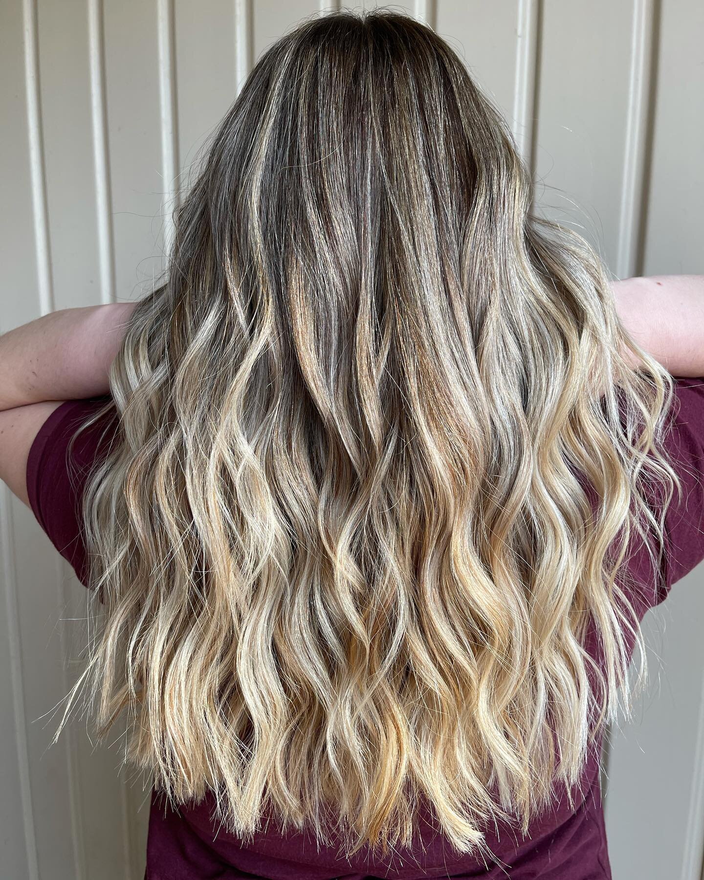 Blend corrected ✅ brightened ends ✅ transformed ✅ &bull;
&bull;
&bull;
&bull;
&bull;
&bull;
&bull;
#balayage #colorcorrection #colourmelt #colour #hairofinstagram #transformation #balayaged #rootshadow #blondebalayage #hairbydrea #andreaosztrohair