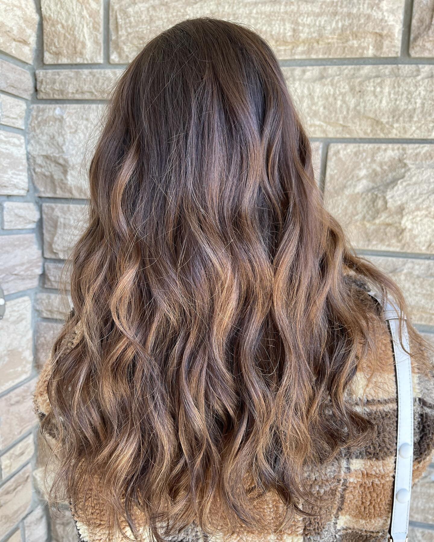 And you were thinking blonde for spring? 🤎🤎&bull;
&bull;
&bull;
&bull;
#dimensionalbrunette #brunette #springhair #dimensionalcolor #livedinhair #hair #hairbydrea #andreaosztrohair #brantfordhair