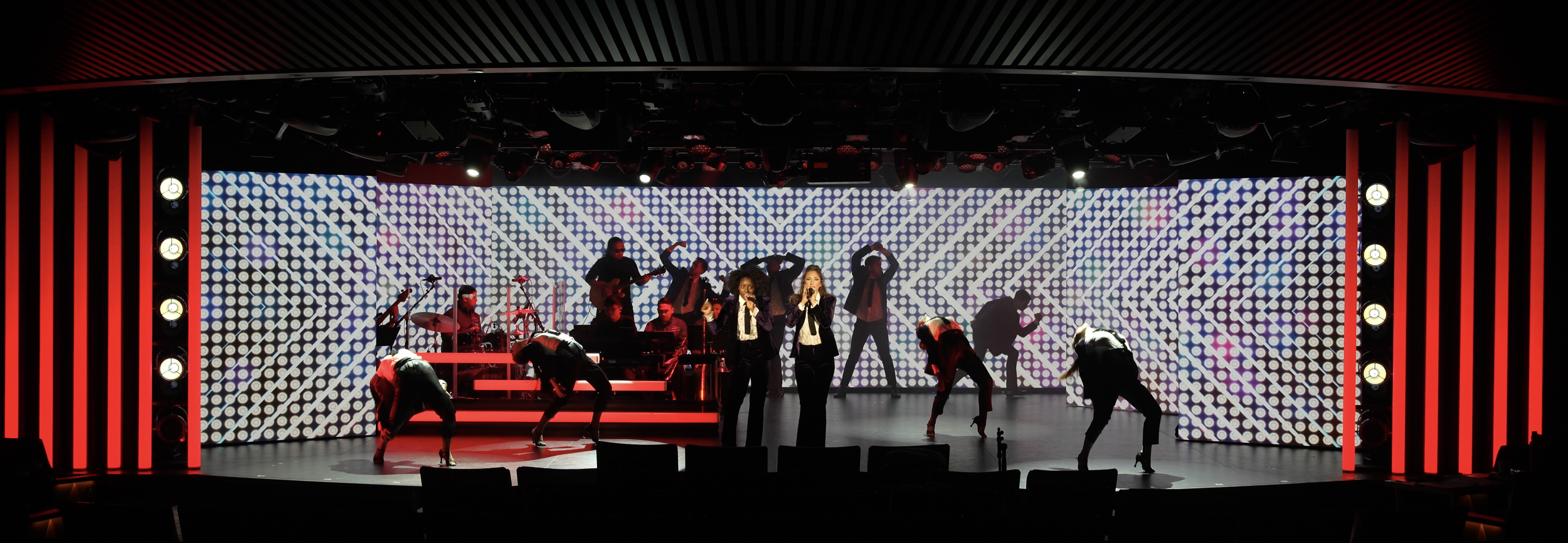 OCEANIA VISTA-HEADLINERS