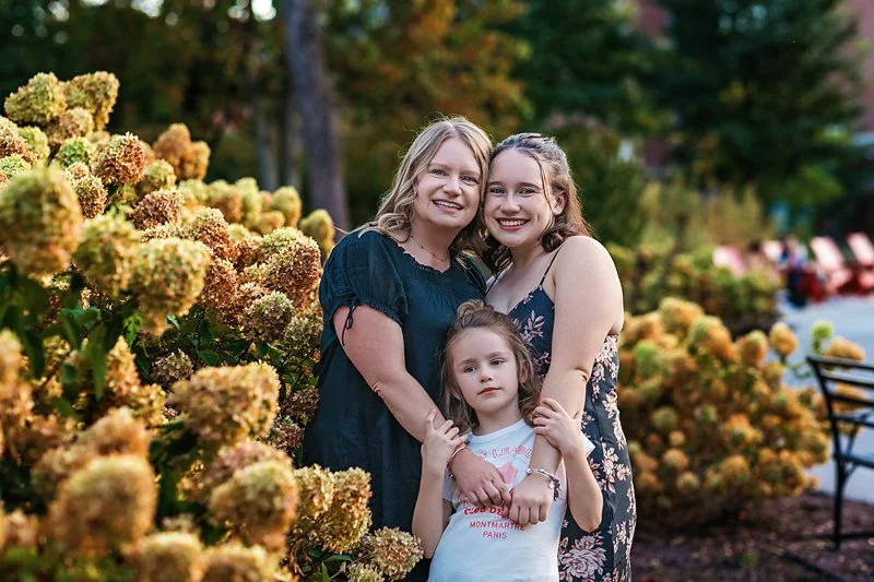 Mom + daughters
•
•
•
•
•
www.dashtwostudios.com
#familyphotos #familyphotography #gahannaohio #columbus #familypics