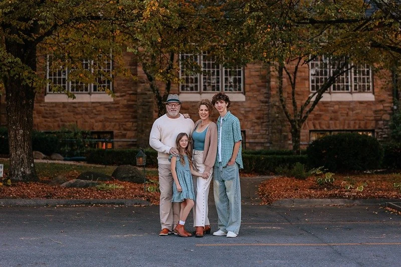 he Broadbent fam
•
•
•
•
•
•
link in bio
614.626.9602
#familyphotos #familypictures #pickeringtonohio #wagnallsmemorial #fallattheroundbarn