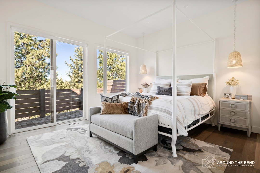 TIP OF THE WEEK: If possible hire an expert when it comes to decorating your new home. Check out this beautiful work by local interior designer Suzanne Molt. @arrangespacebend

#bendinteriordesign  #inbend #interiordesign  #bendphotographer  #bendrea