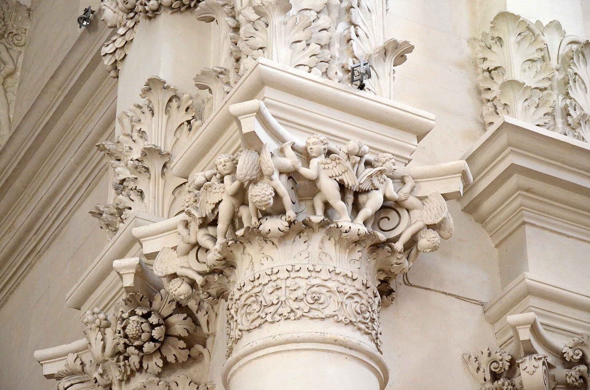 Pouilles baroque column-1215383_1920.jpg