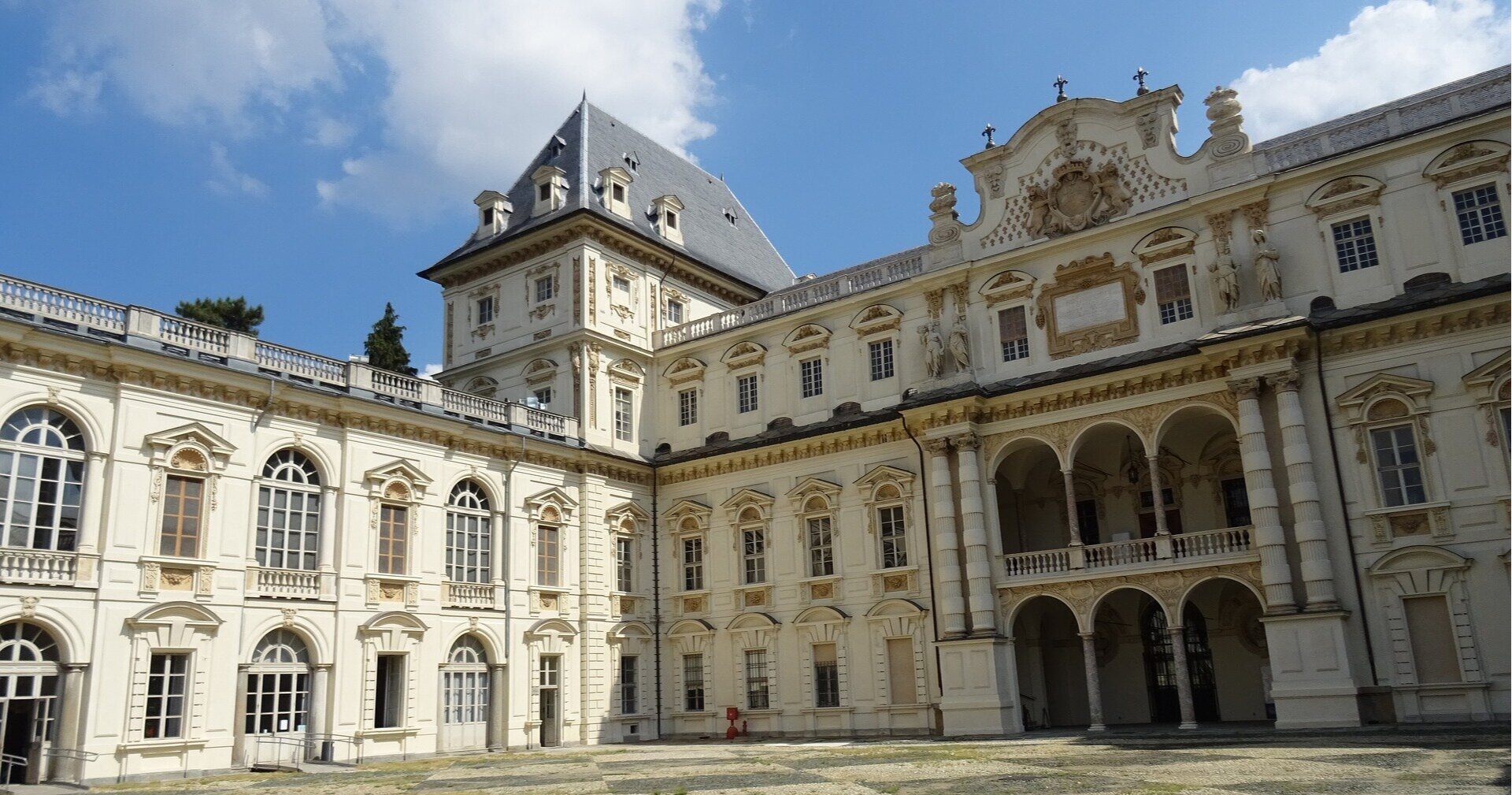 Turin+palace+closeup.jpg