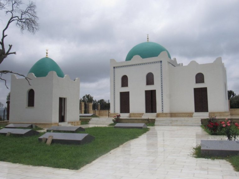 Al Nejashi Mosque.jpeg