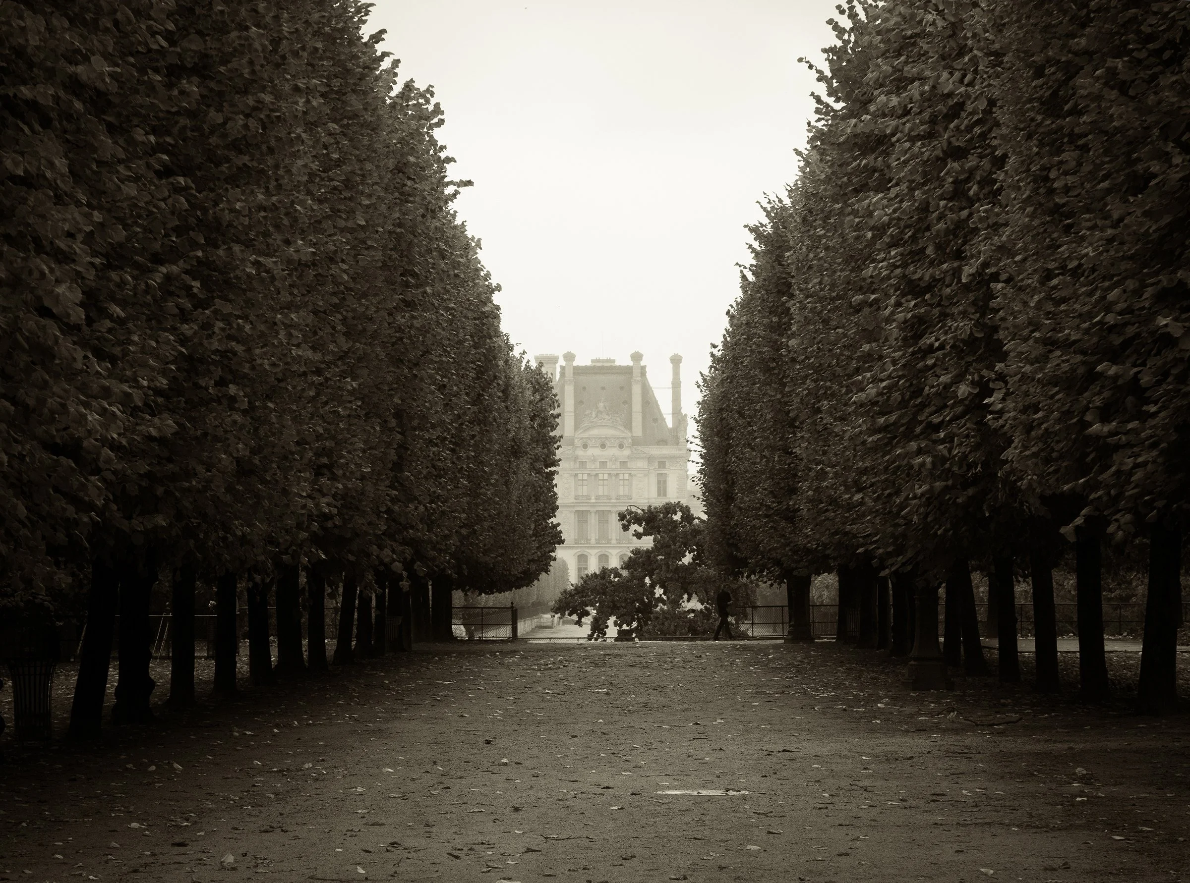 Paris Louvre B&Wcopy copy.jpg