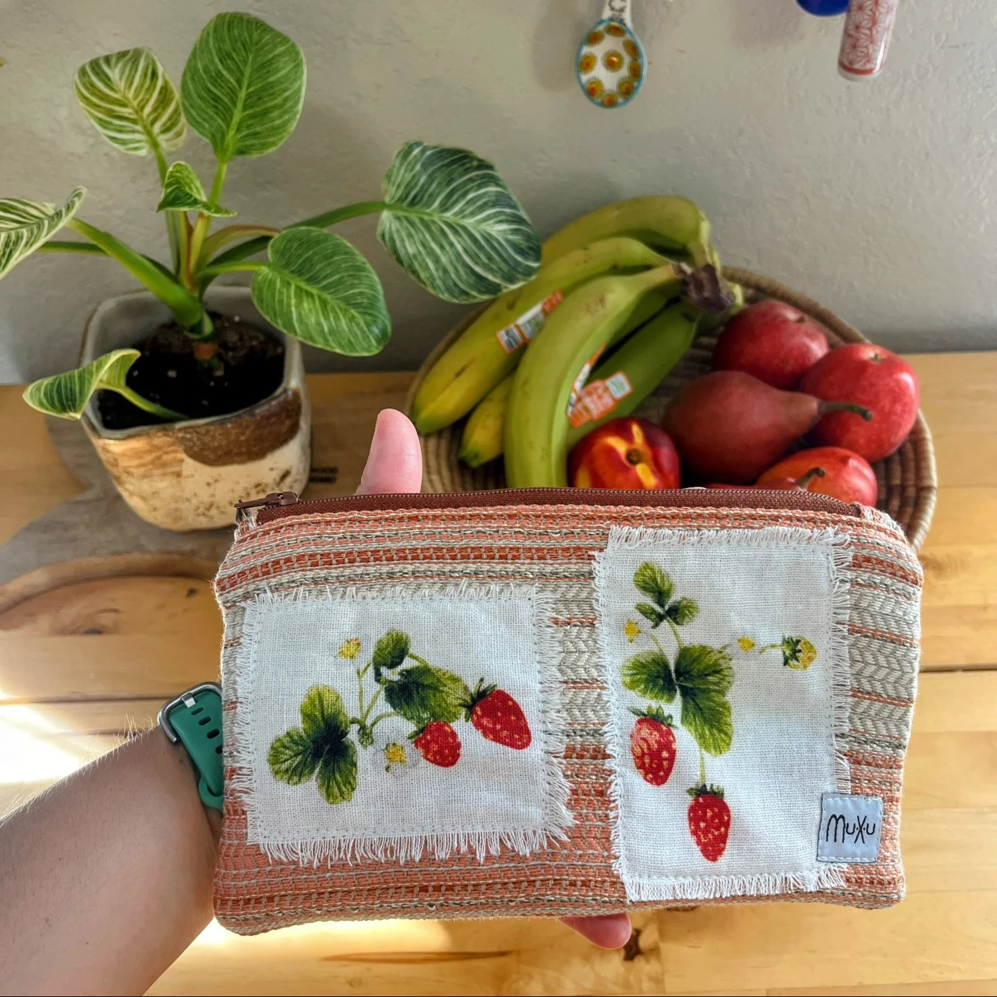 🍓Strawberries!
Long MuXu Zipper Pouches are perfect for keeping your essentials organized in bags, backpacks, and totes. We created this new size so you can carry pencils if you are an artist or use them at work or college. Other ideas: money, makeu