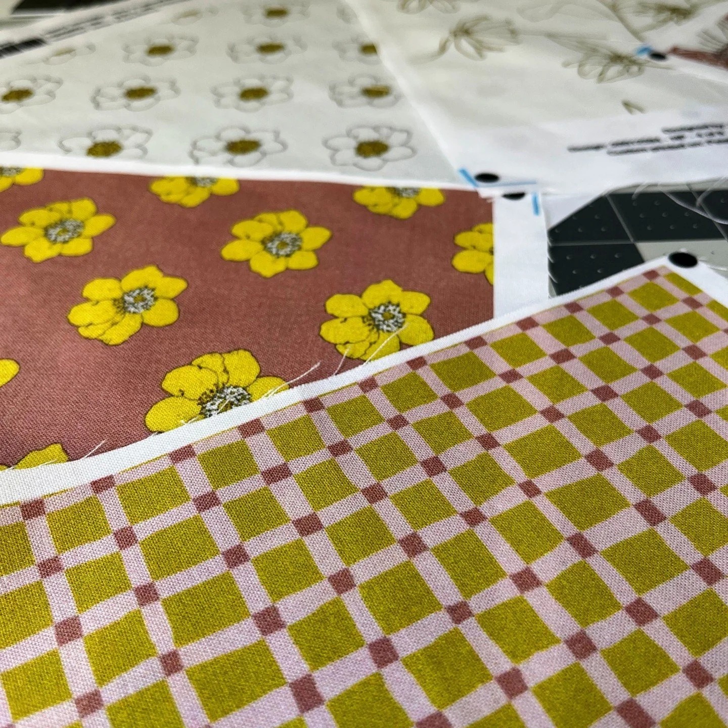 Why Makers Love Spoonflower Fabrics 

If you love making things by hand, @spoonflower gives you a lot of creative freedom:

🪡 You can choose from many fabric bases (cotton, linen, canvas, knit, etc.)
🪡 You can order exactly the amount you need
🪡Yo