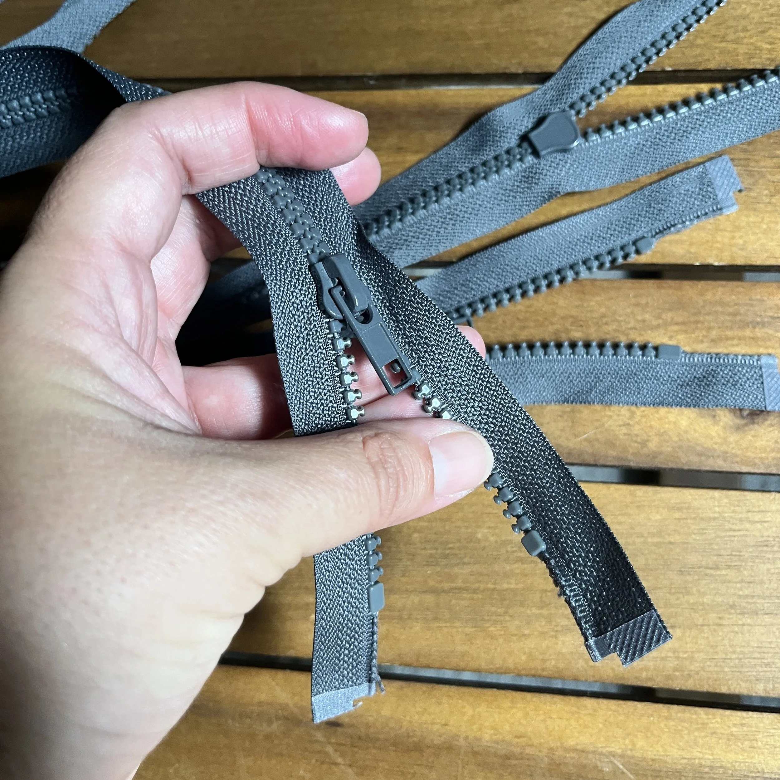 Set of 3: Zippers Gray 26"