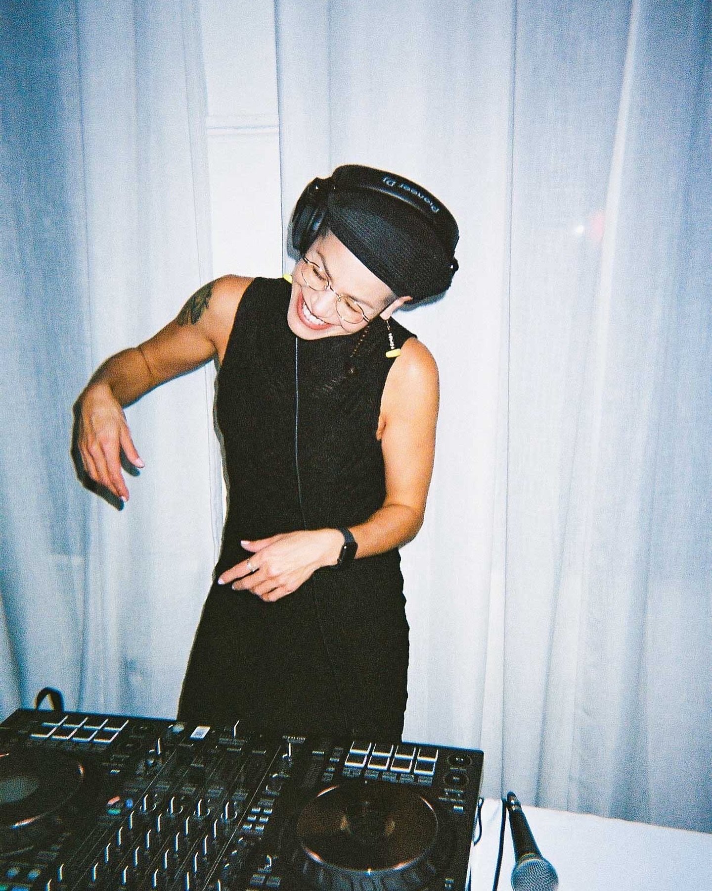 Enjoy this sunshine, Chicago! Here are a few upcoming sets- step out, stay for a while 👟🌥️🥂

📍 Thursday 1/30 at @celestechicago, 9pm&mdash;12:30am

📍 Saturday 2/1 at @hotelzachary, 7pm&mdash;12am

📍 Thursday 2/6 at @celestechicago, 9pm&mdash;12