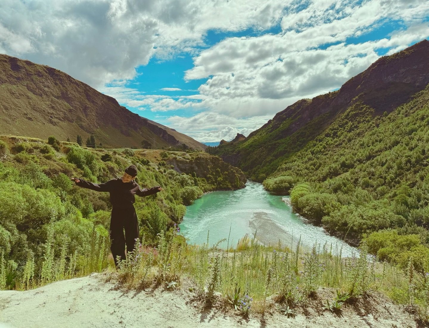 Kia Ora from stunning New Zealand! The mountains of Queenstown have captured my heart. A true stretch of paradise and remarkable peace on earth. 10/10, will do it again. 🏞️