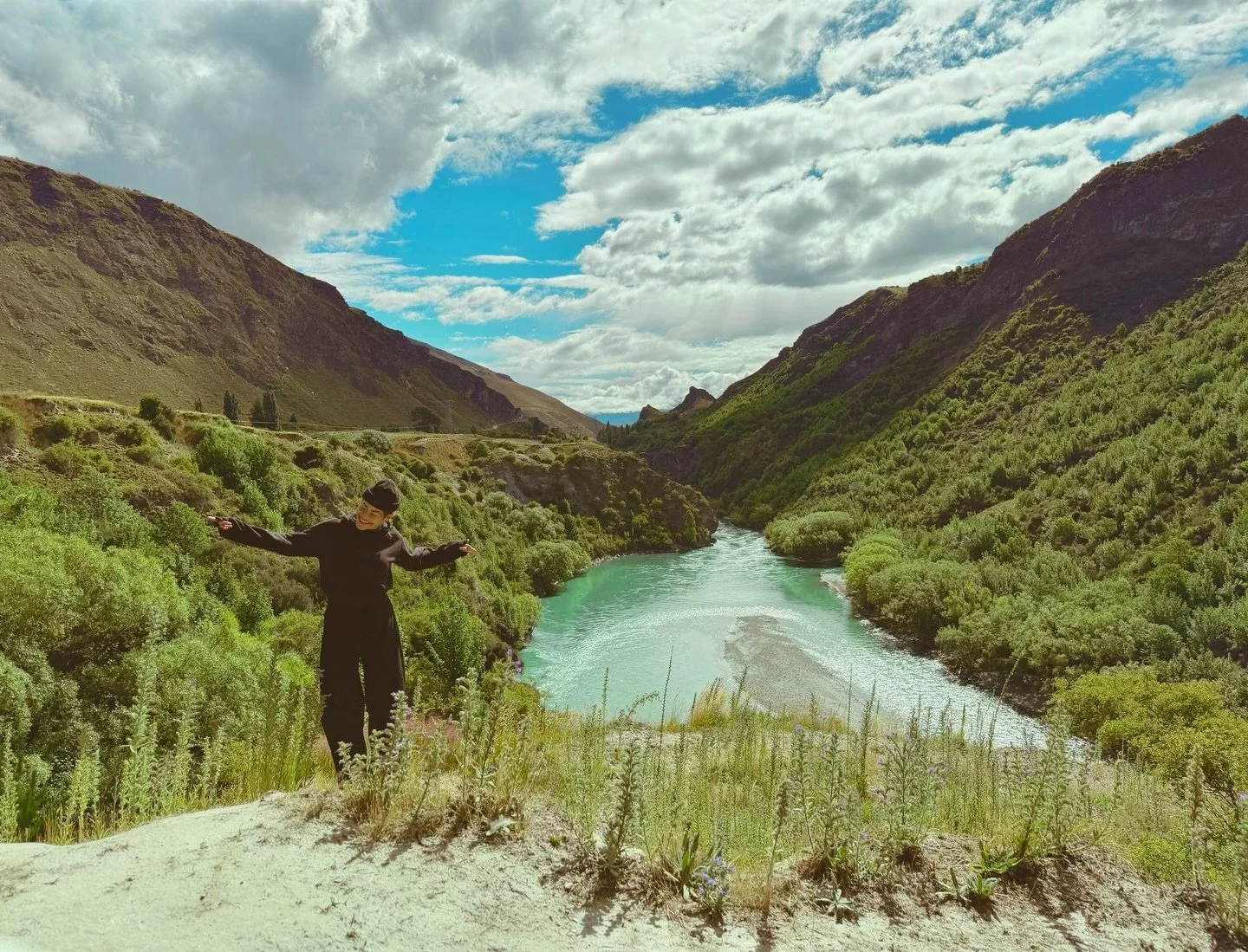 Kia Ora from stunning New Zealand! The mountains of Queenstown have captured my heart. A true stretch of paradise and remarkable peace on earth. 10/10, will do it again. 🏞️