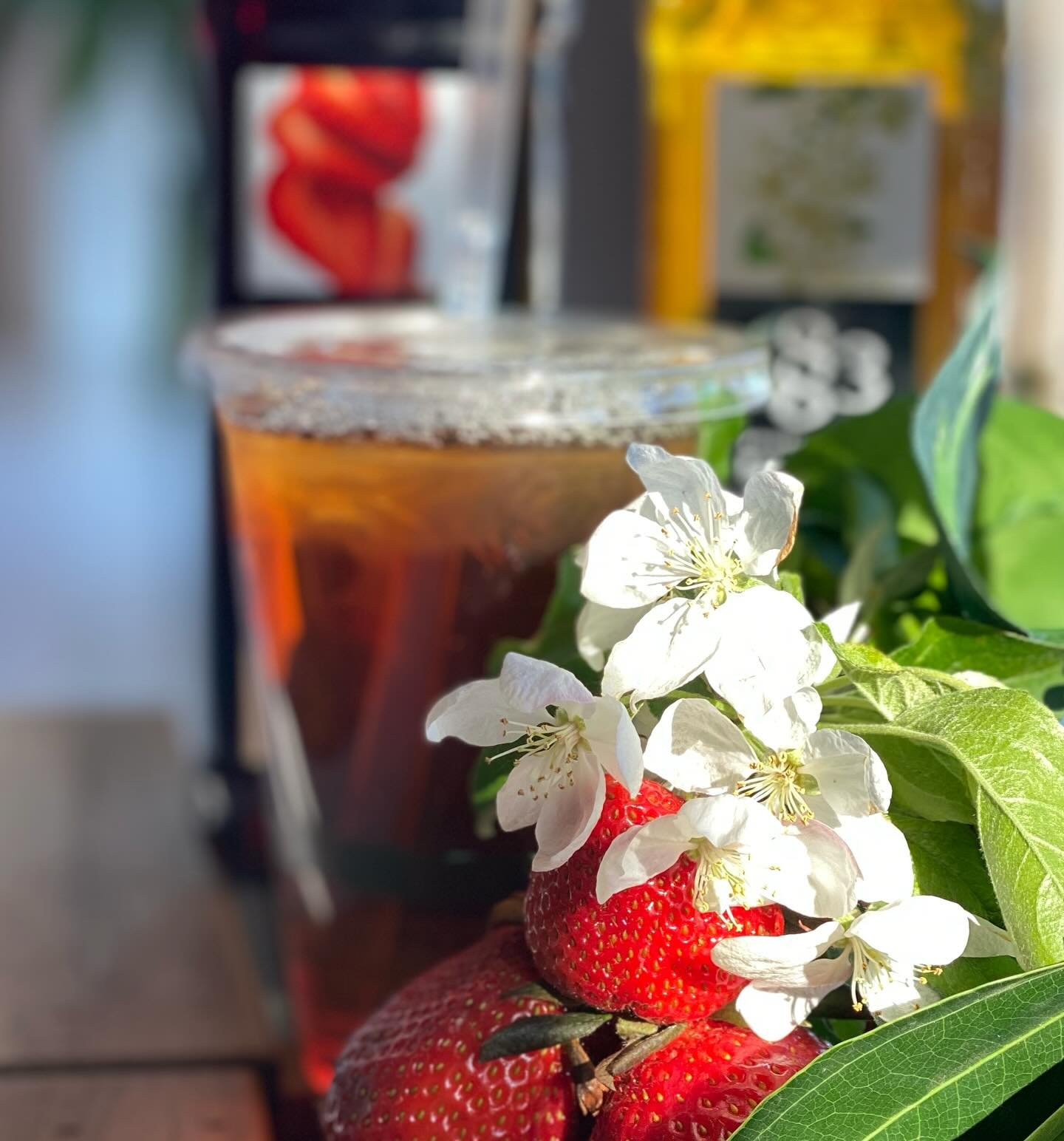 Our Spring / Summer special: strawberry elderflower iced tea. 

#chathamnj #shorthillsnj #madisonnj #strawberryelderflower #icedtea #strawberryelderflowericedtea #springdrinks #summerdrinks #newjersey #morristownnj #chathamchamberofcommerce #florhamp