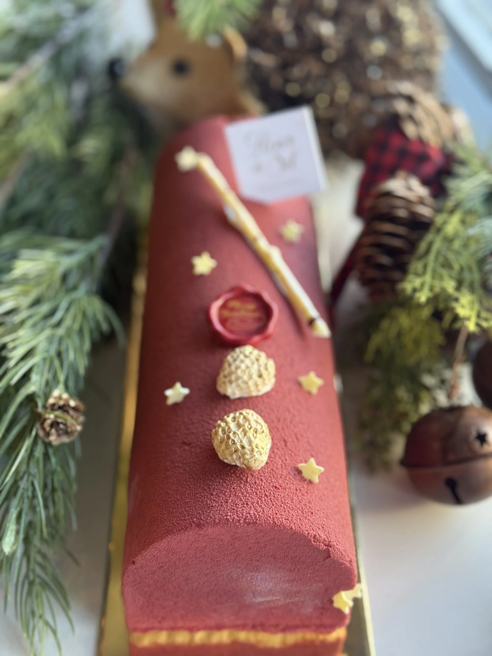 Full size White Chocolate & Raspberry Yule Log: Layers of moist raspberry biscuit, raspberry mousse, homemade raspberry jam, unctuous raspberry crémeux and Belgian white chocolate crème montée.
Full size serves 10.    $85.00
Available for pick up sta