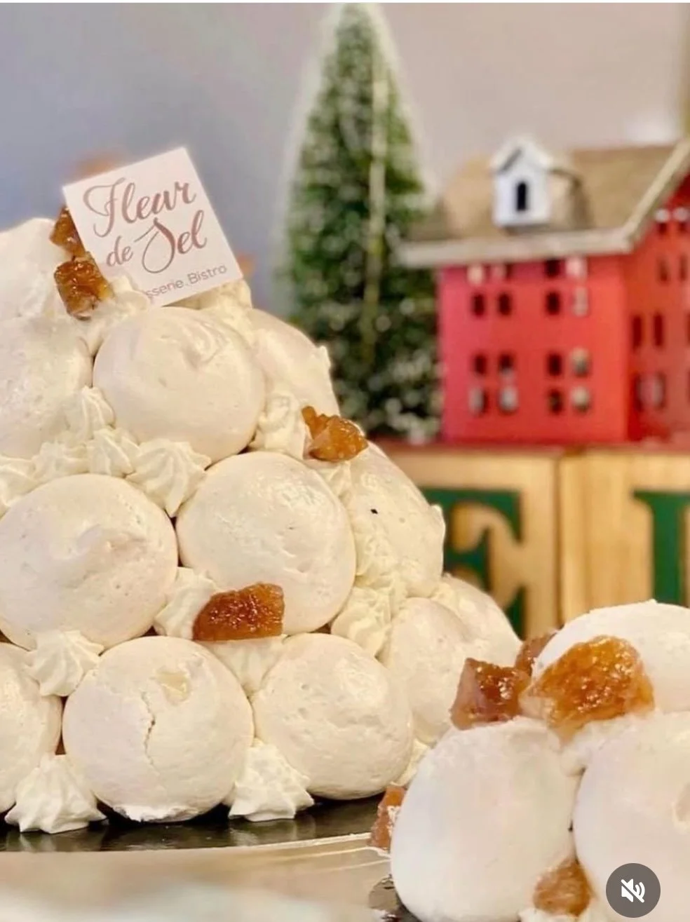 Mont Blanc: Layers of delicate meringues, chestnut cream, chestnut nuggets, fresh vanilla bean flavored Chantilly, and a hint of rum. The ultimate New Year's cake.
Available in full and mini sizes.