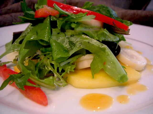 Fresh Heart and Mango Salad with Sweet Chili Vinaigrette