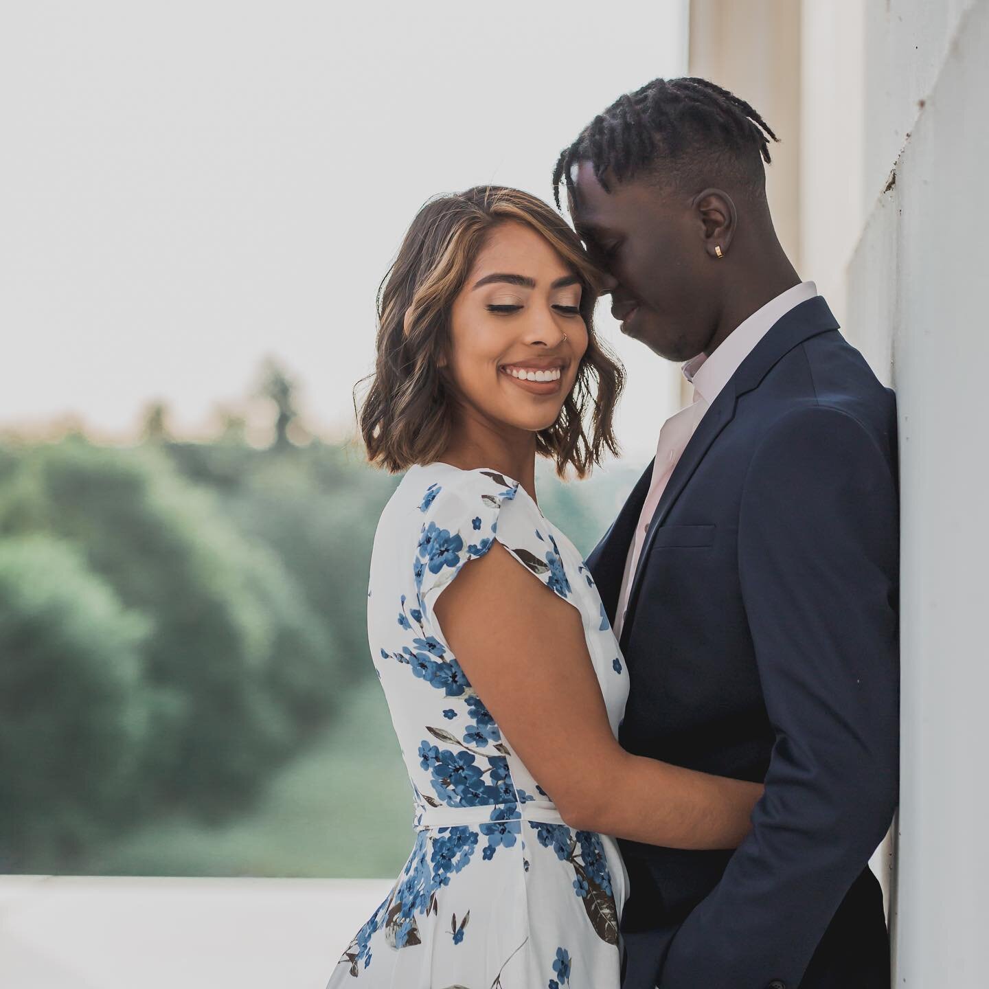 Are you kidding me?! These engagement photos are really giving romance and elegance 🤩 do we want details on the makeup look? 
.
.
Makeup by me 
Photos by @lailachanel_studios 
#engagementphotos #engagement #dcwedding #dcweddingphotographer #dmvmakeu