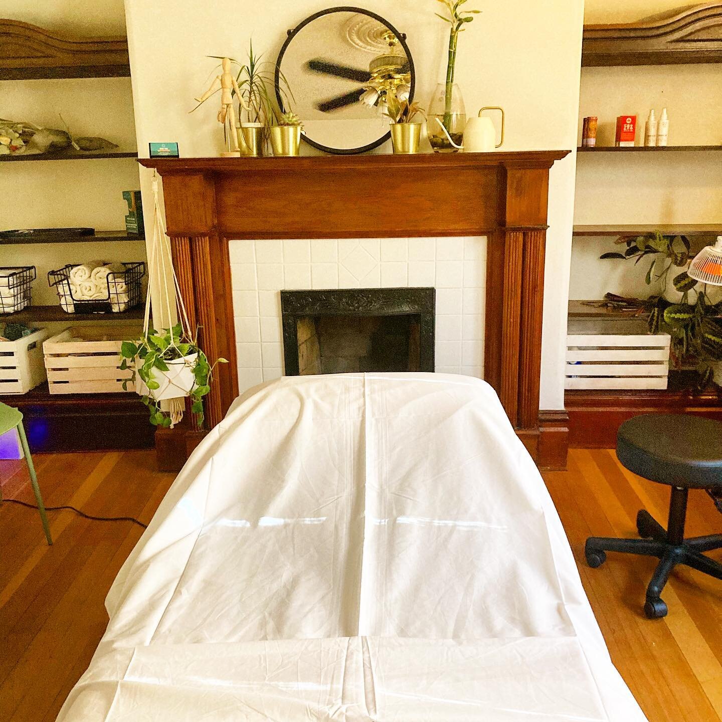 ✨💕🙉🌿💕✨

Prepare for unapologetic room photo spam.

#acupuncture #chronicpain #victoriabc #yyj #tcm #cupping #moxa #massage #painrelief #calm #stress #relax #peace #mind #body #soul #holistic #heal #recovery #rehab #cookstvillage #downtownyyj