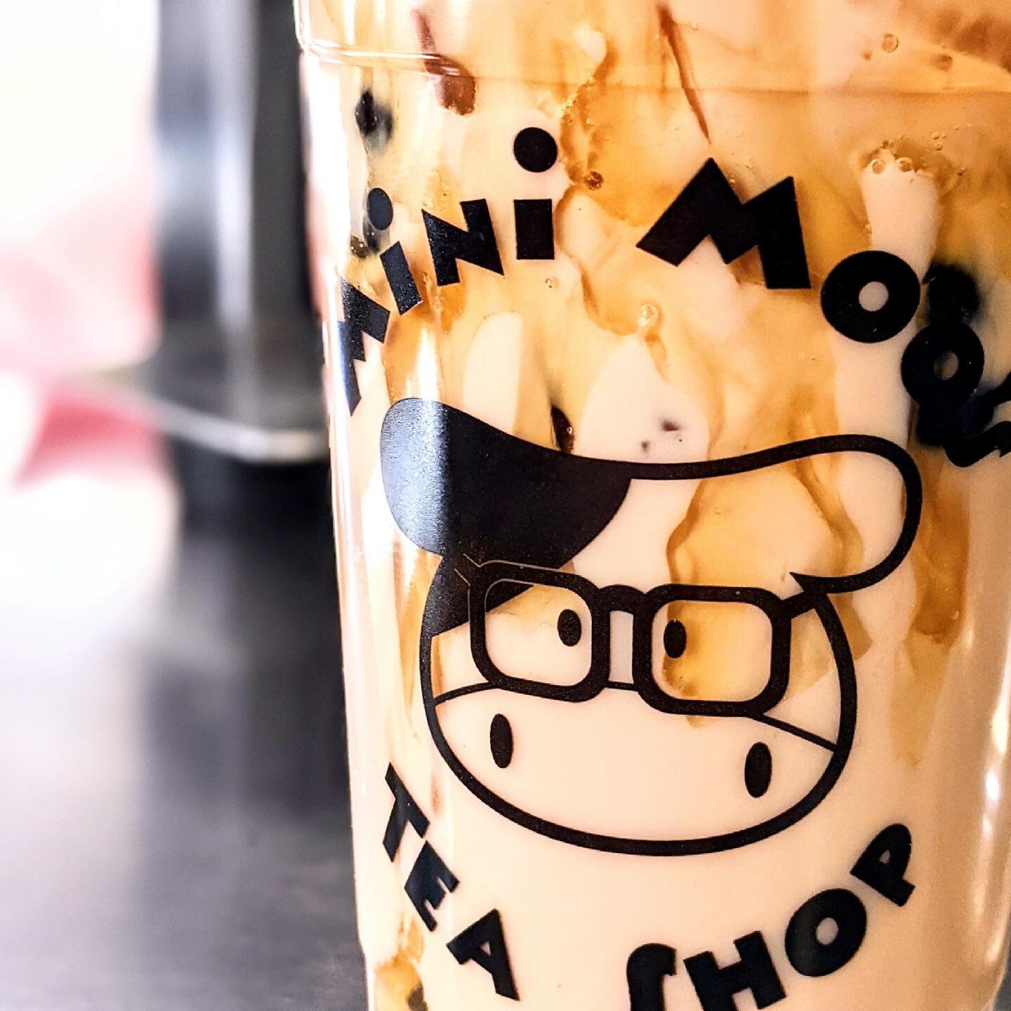 Nothing is better than a honey milk tea on a buzzzyy Monday🐝🍯 Come stop by to test out this special milk tea of the day!  #honey #denverfoodie #denverlocal #denver #denversmallbusiness #bubbletea #denverfoodscene #bobatea
